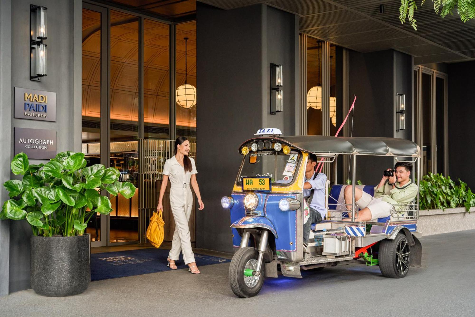 Madi Paidi Bangkok, Autograph Collection