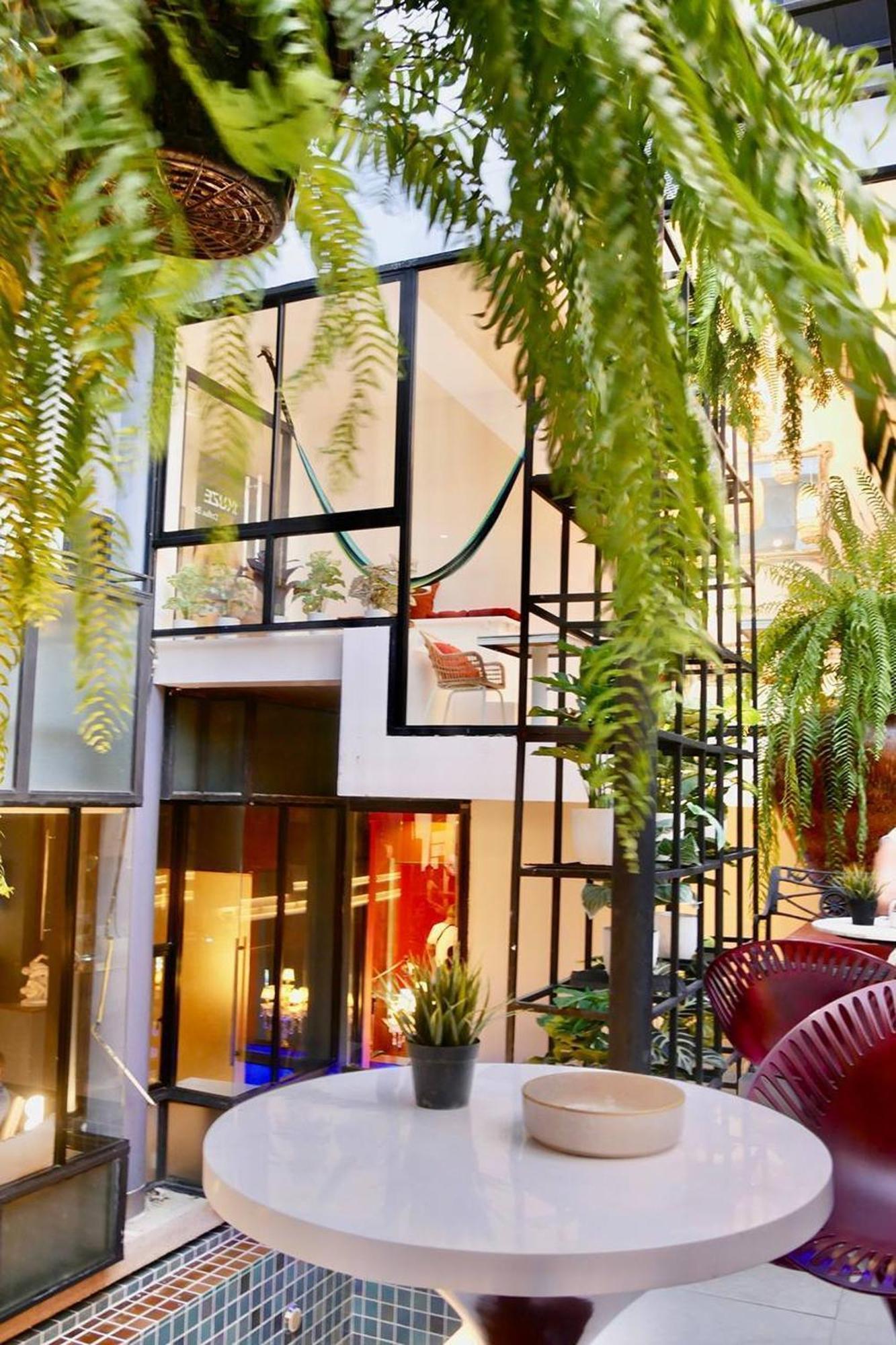 Blu Ari Stylish Gay Poshtel *