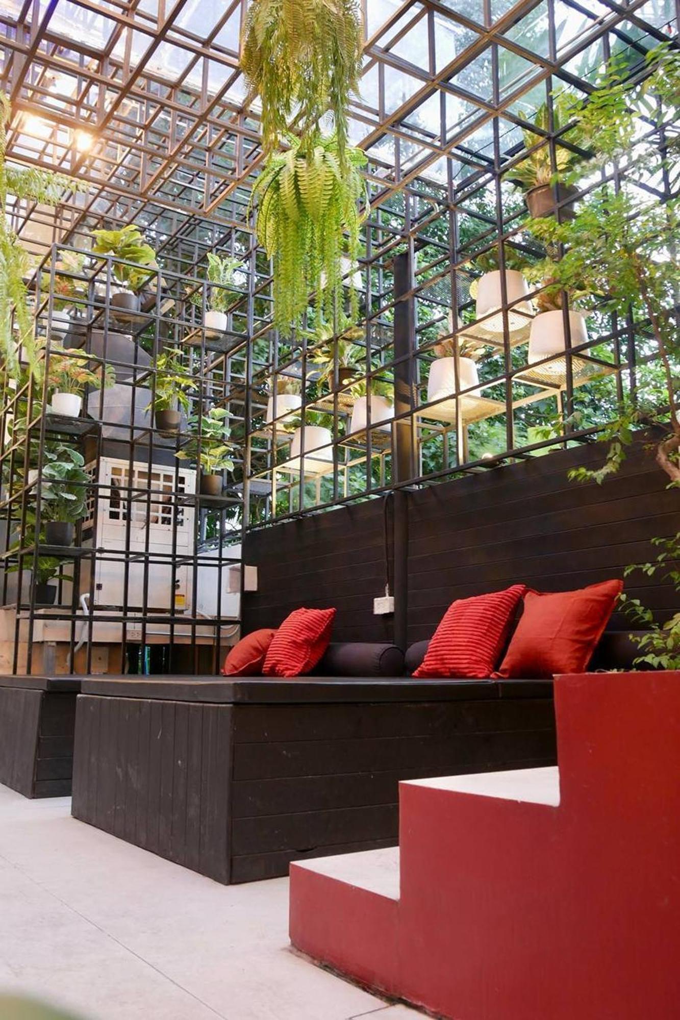 Blu Ari Stylish Gay Poshtel