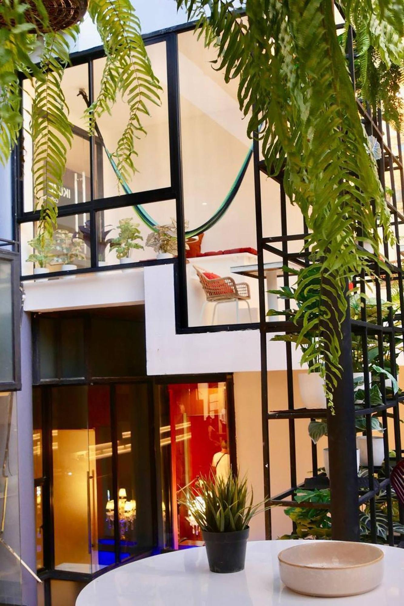 Hostel Blu Ari Stylish Gay Poshtel Bangkok