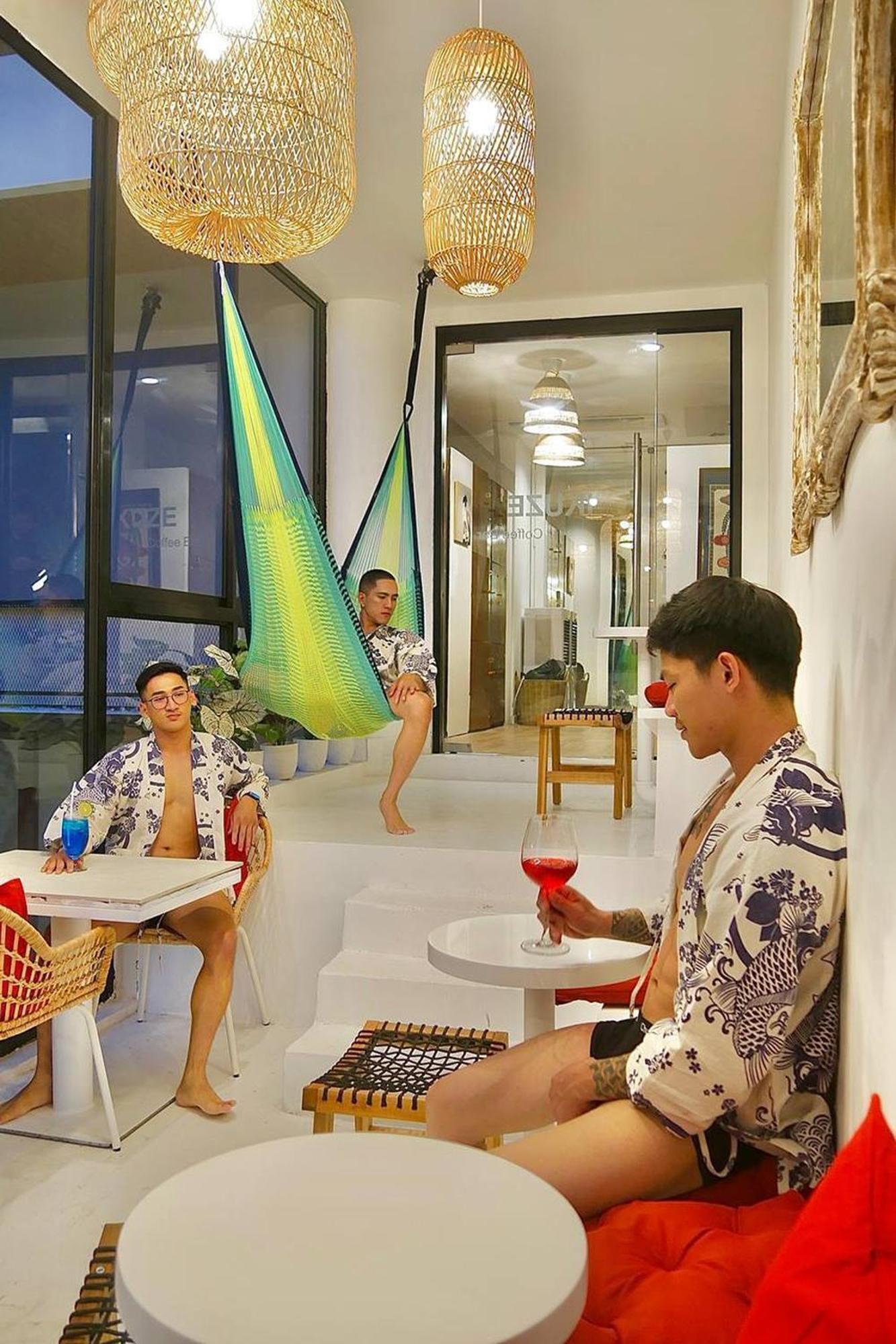 Blu Ari Stylish Gay Poshtel *