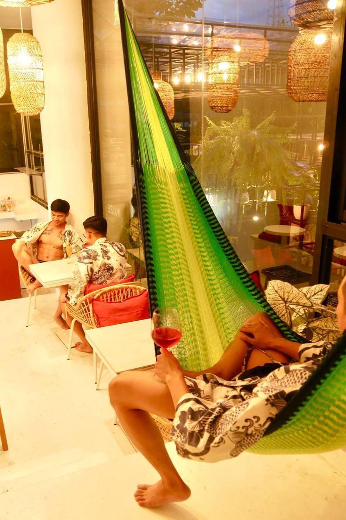Blu Ari Stylish Gay Poshtel Bangkok