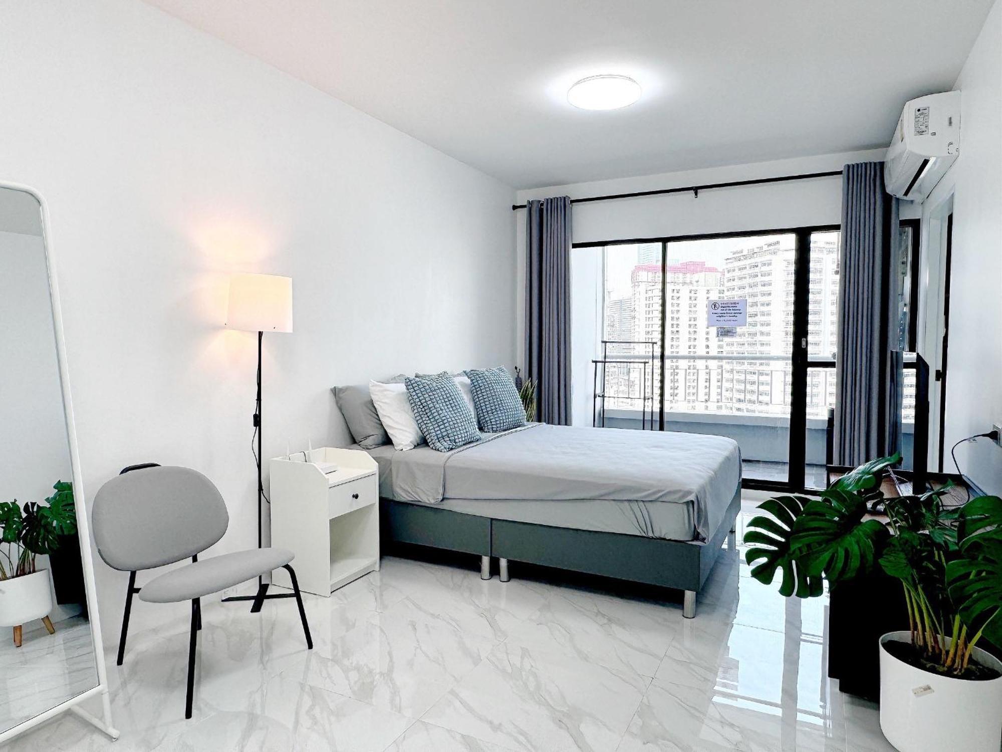 Apartment Center Next To Platinum Mall Bangkok