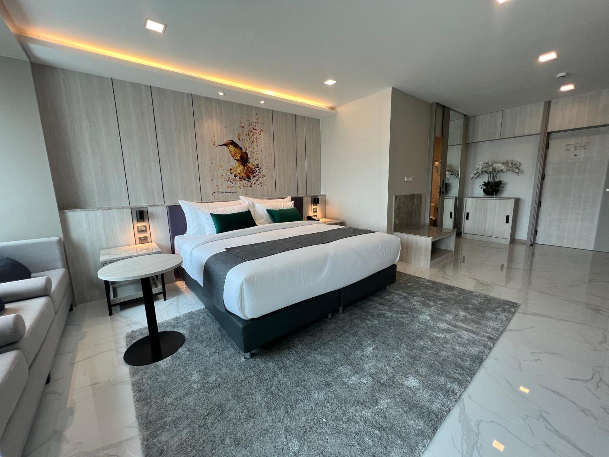 Arni Skye 4*