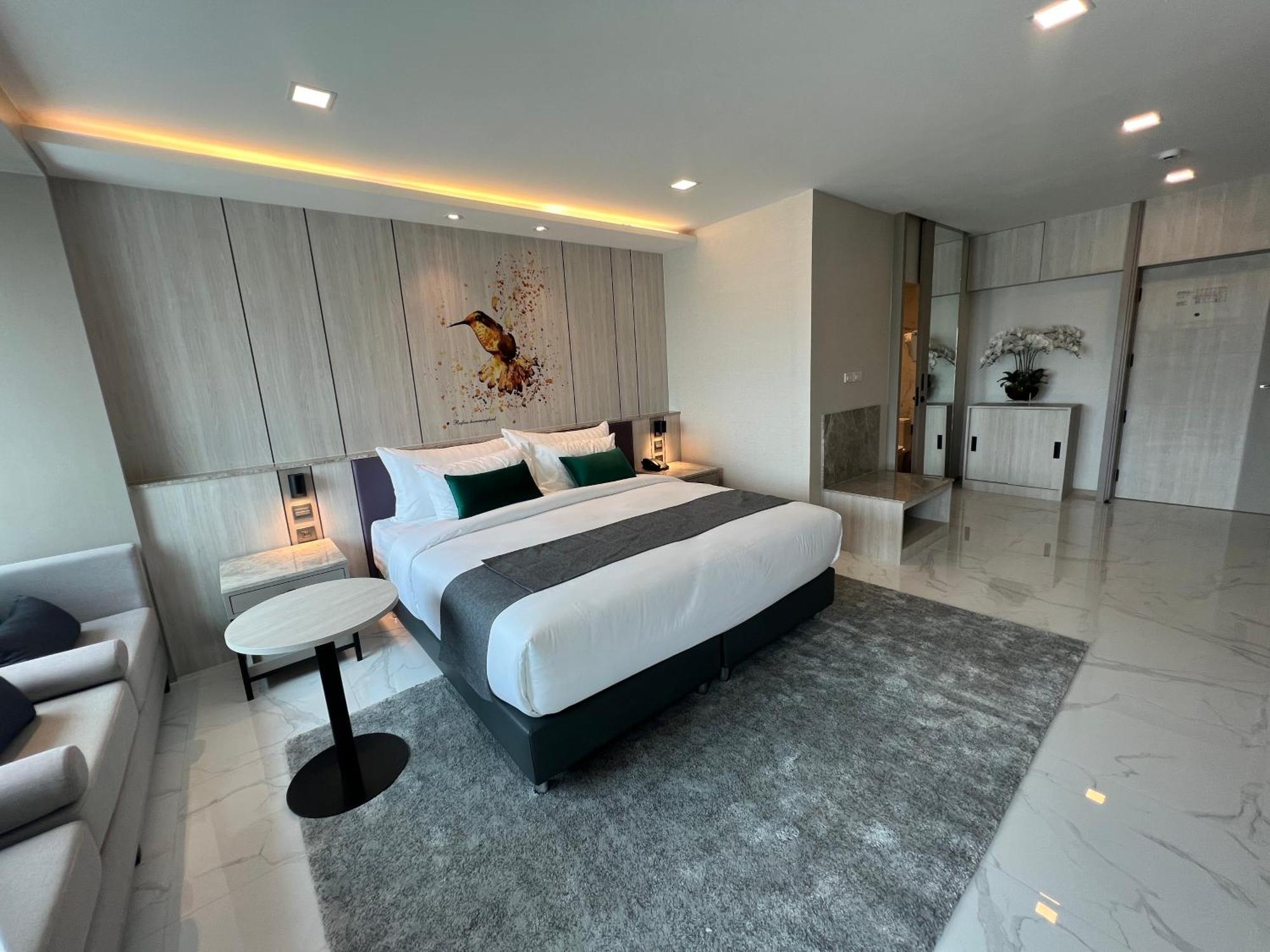Arni Skye Hotel
