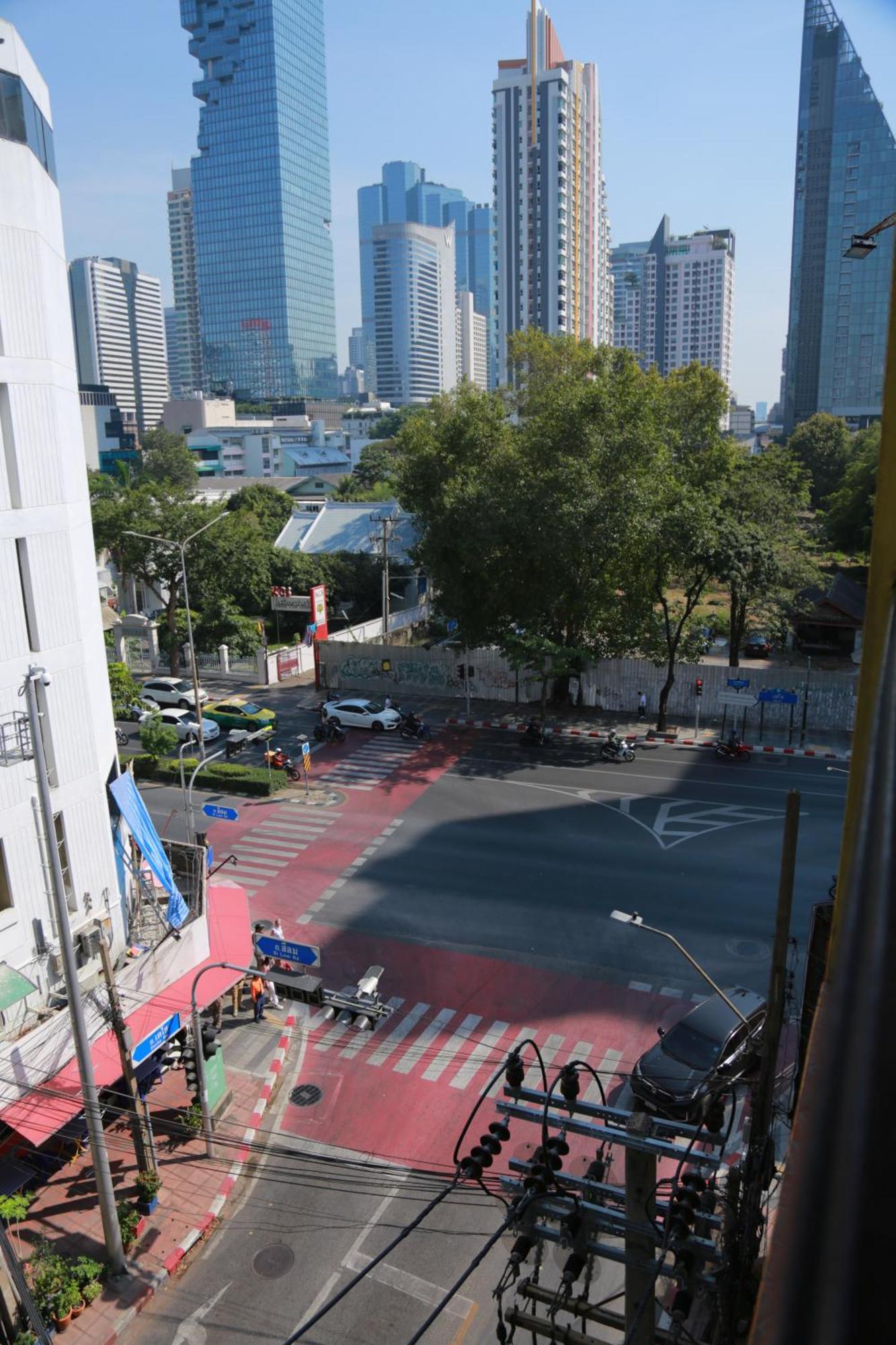 Upar Silom Near Mahanakhon