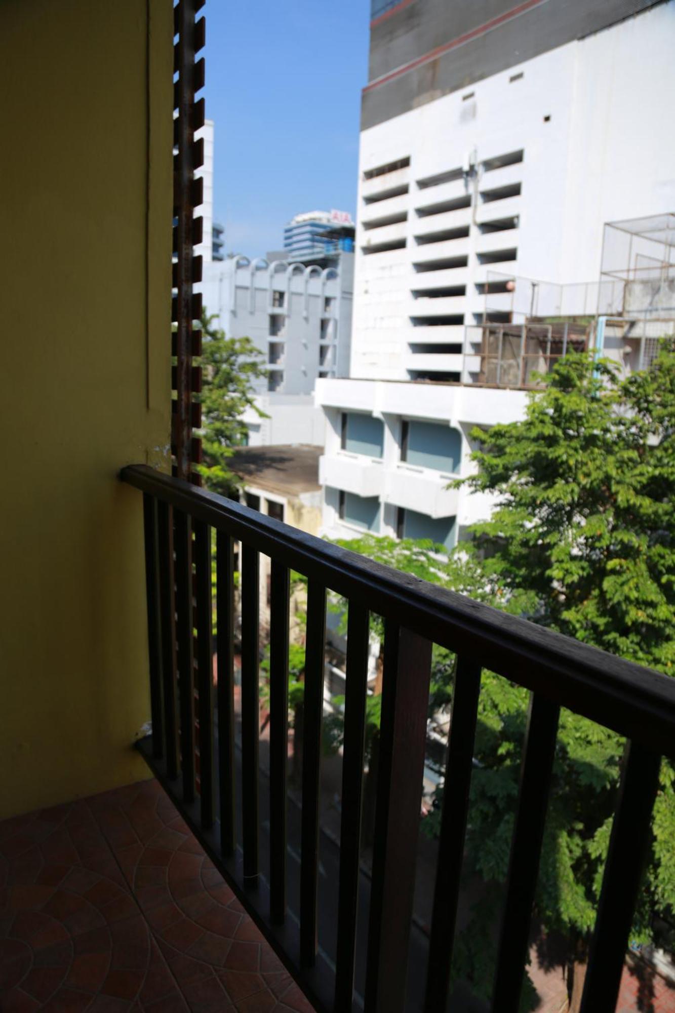 Upar Silom Near Mahanakhon Hotel
