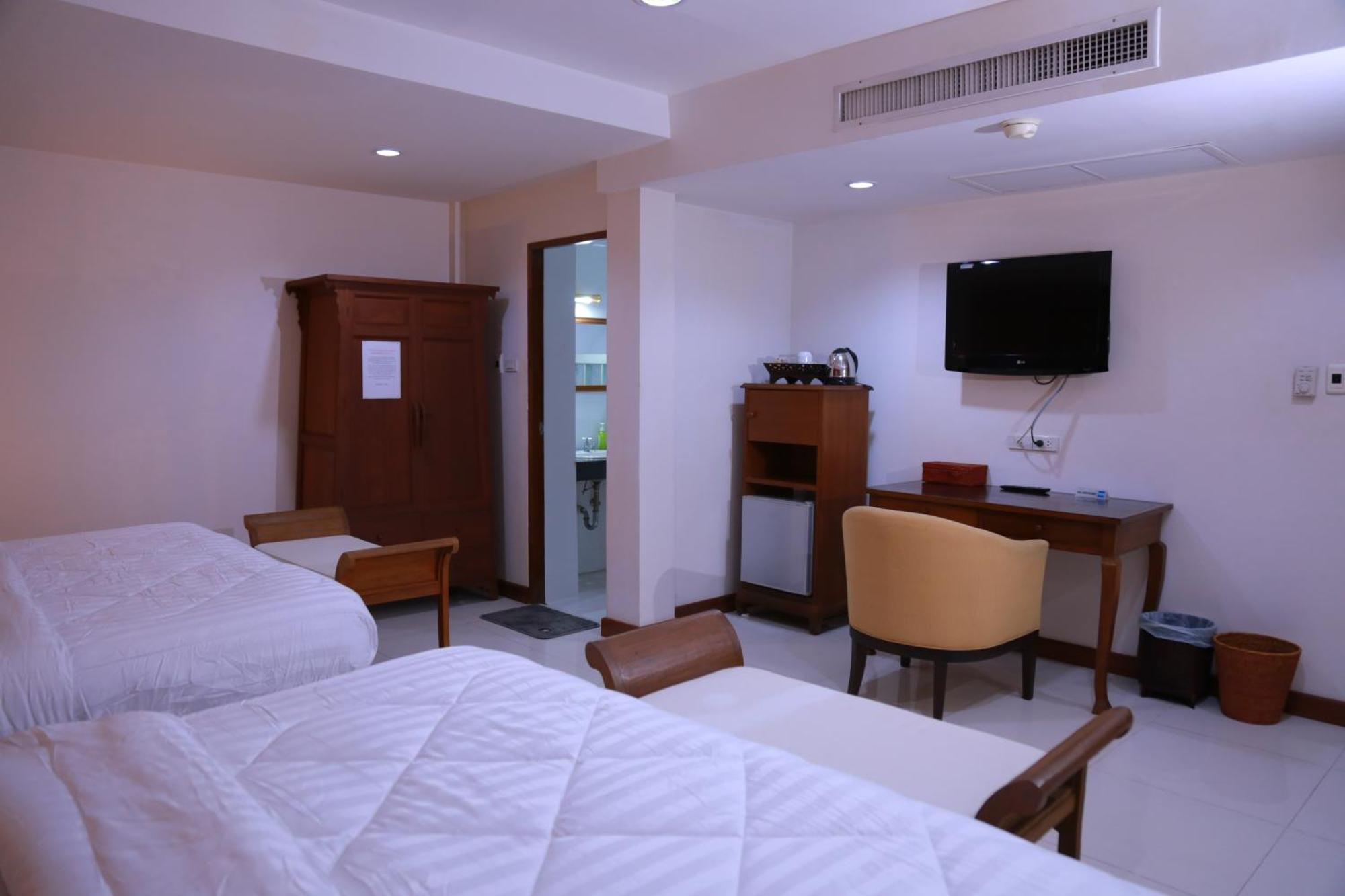 Upar Silom Near Mahanakhon Hotel 3*