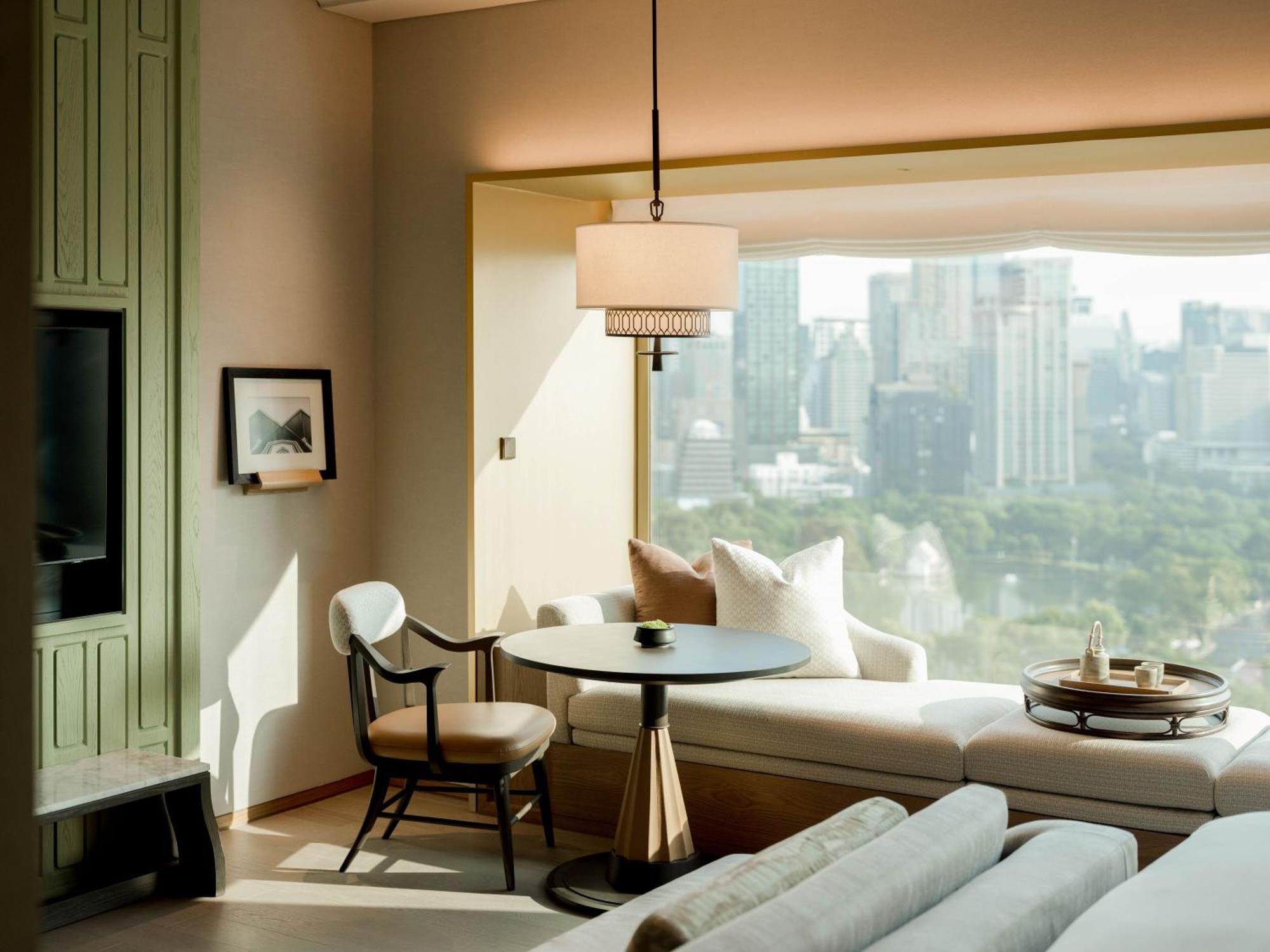 Dusit Thani Hotel 5*
