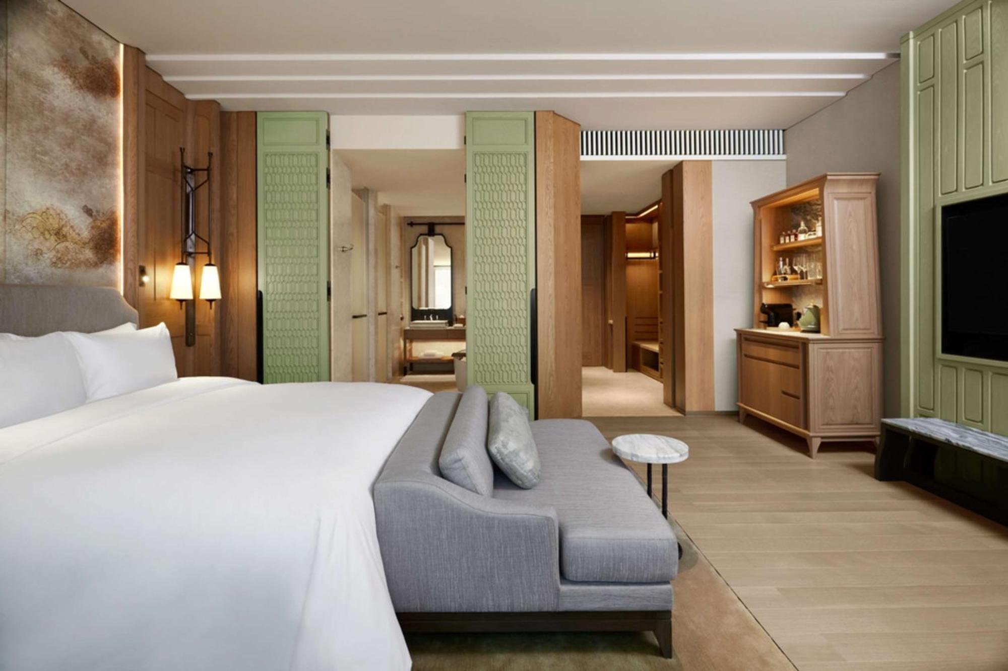 Dusit Thani Hotel 5*