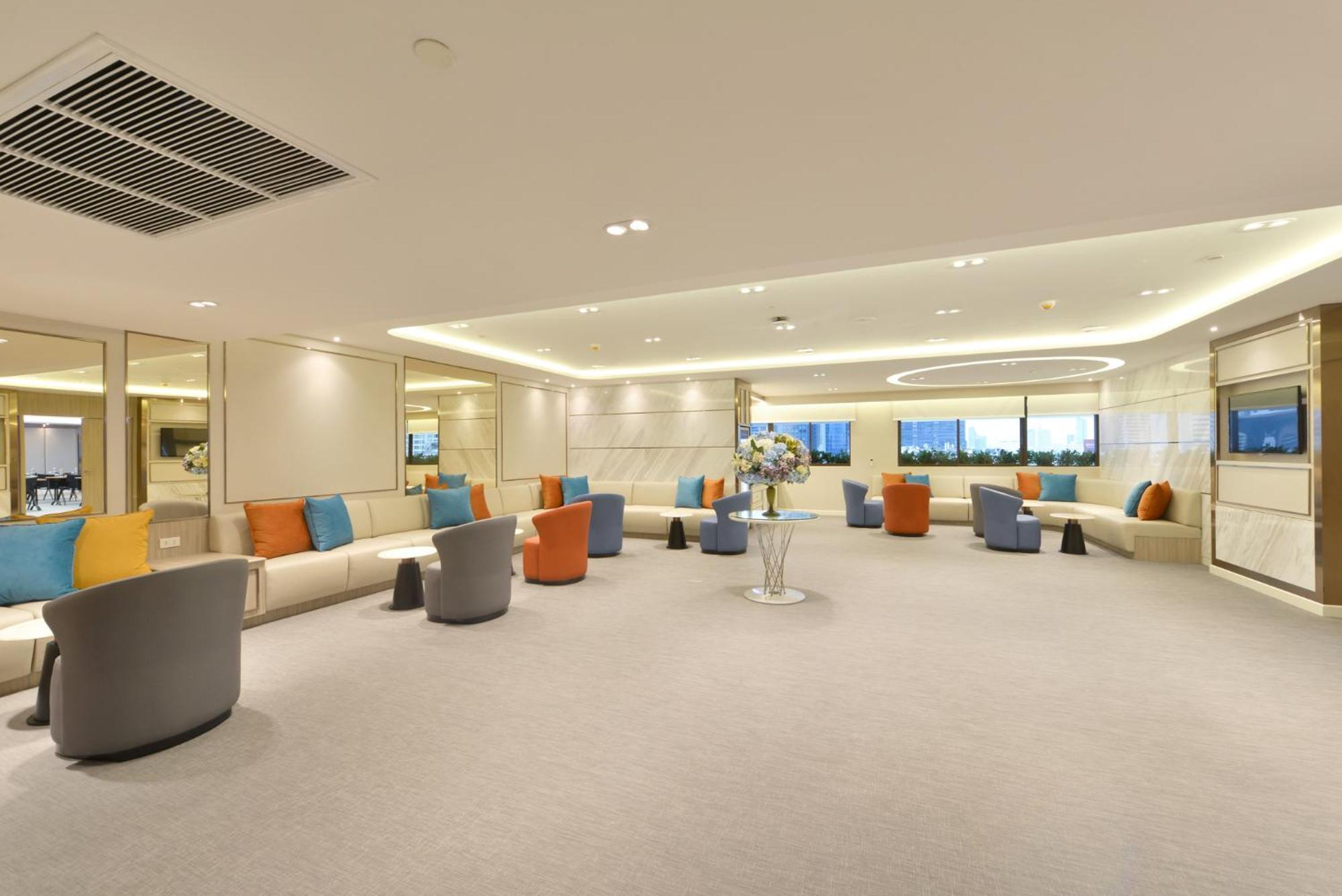 Centre Point Silom - Newly Renovated Hotel 4*