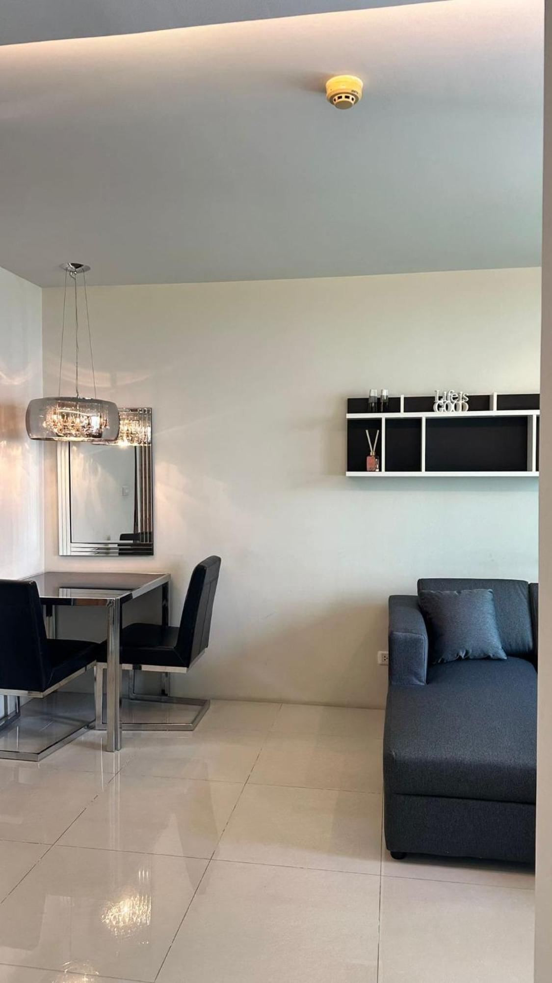 Spacious Sukhumvit Near Emquartier Apartment *