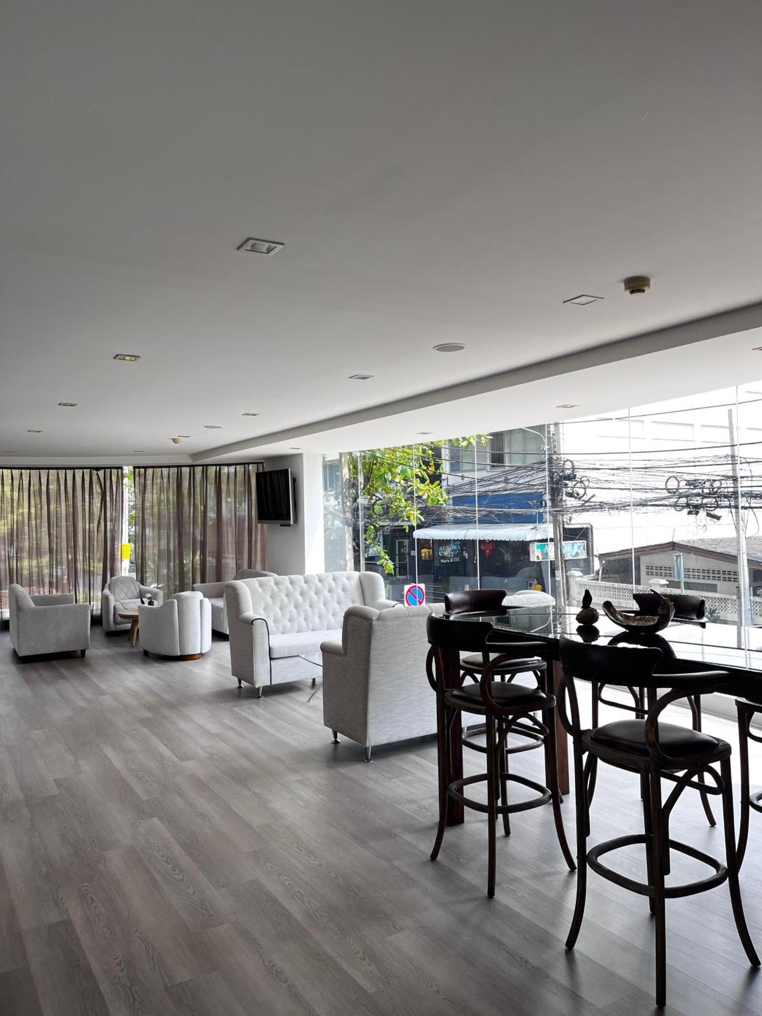 Spacious Sukhumvit Near Emquartier * Bangkok