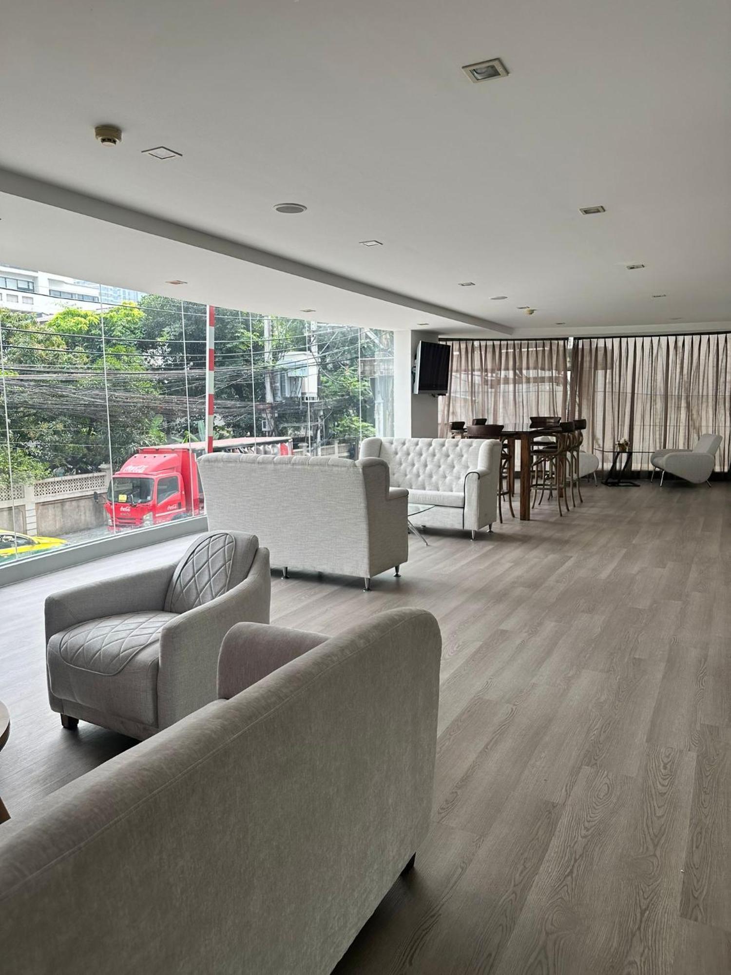 Spacious Sukhumvit Near Emquartier Apartment *
