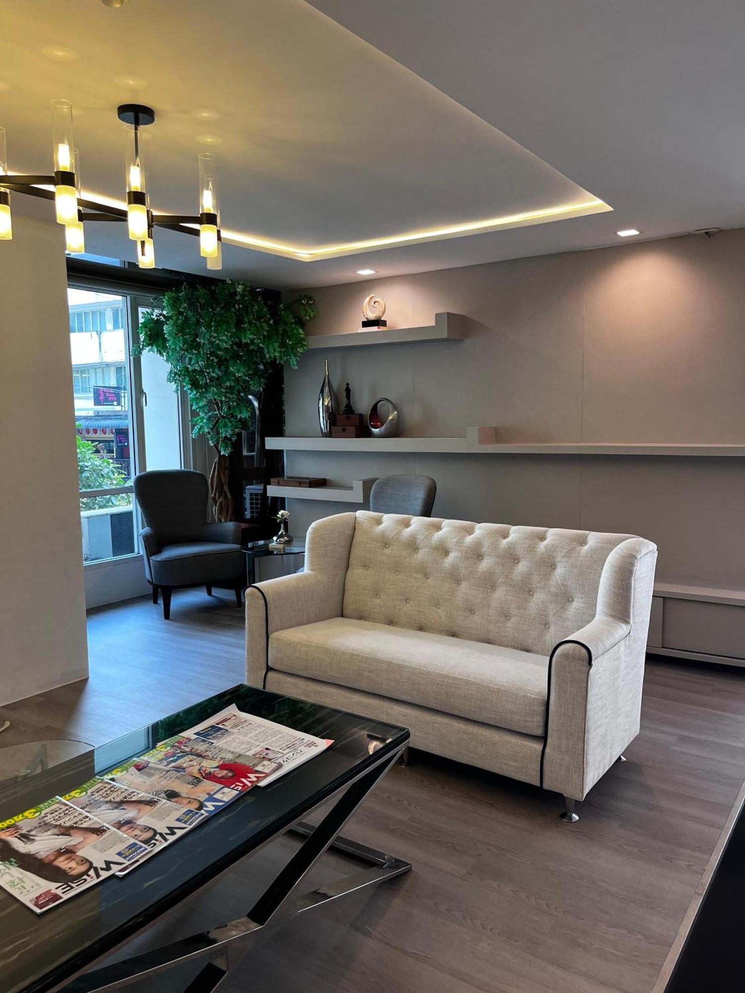 Spacious Sukhumvit Near Emquartier Apartment Bangkok