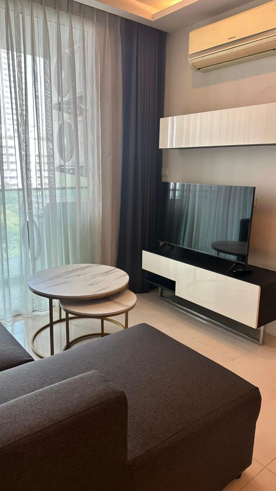 Spacious Sukhumvit Near Emquartier Apartment Bangkok