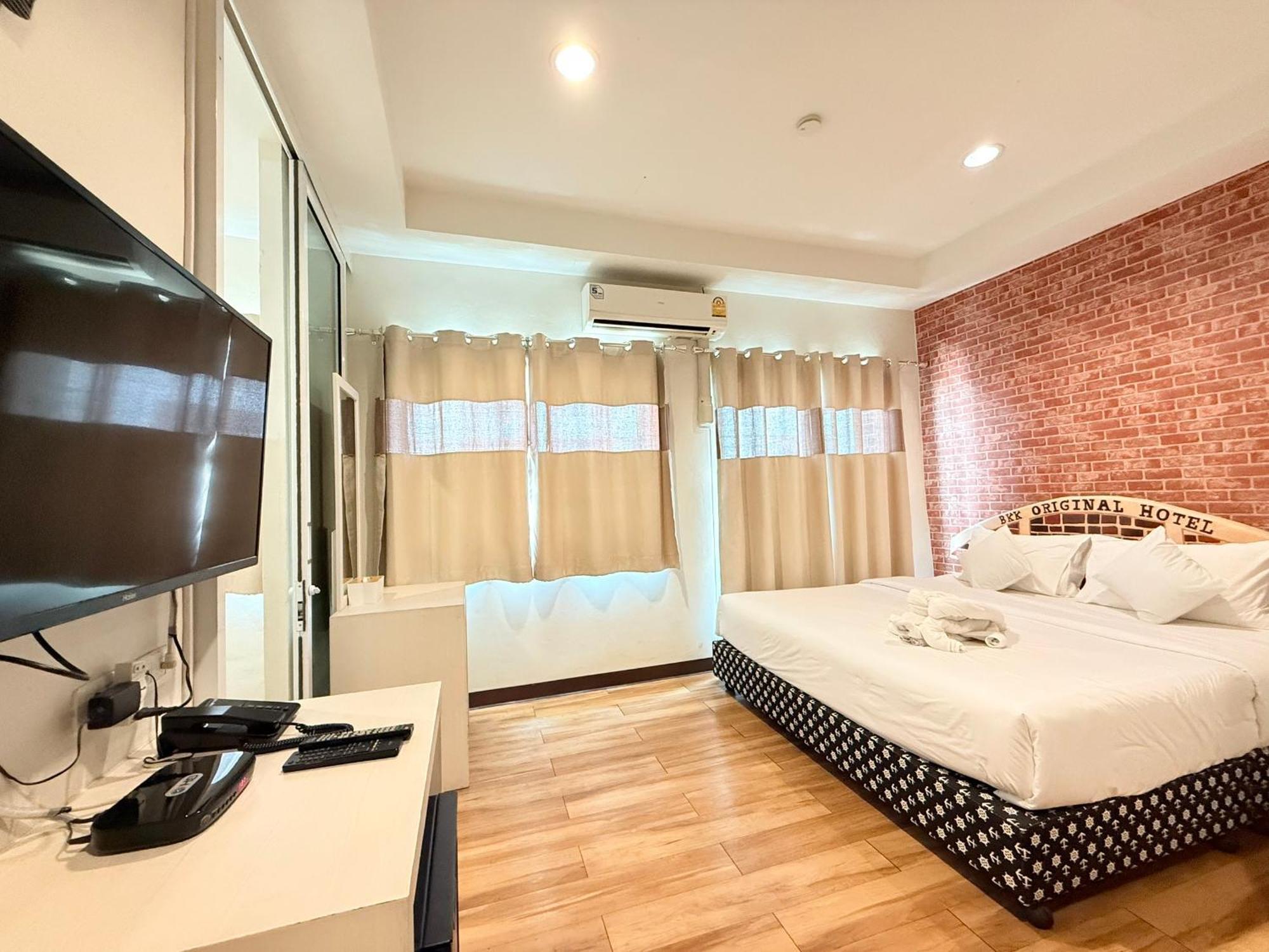 River Loka 3* Bangkok