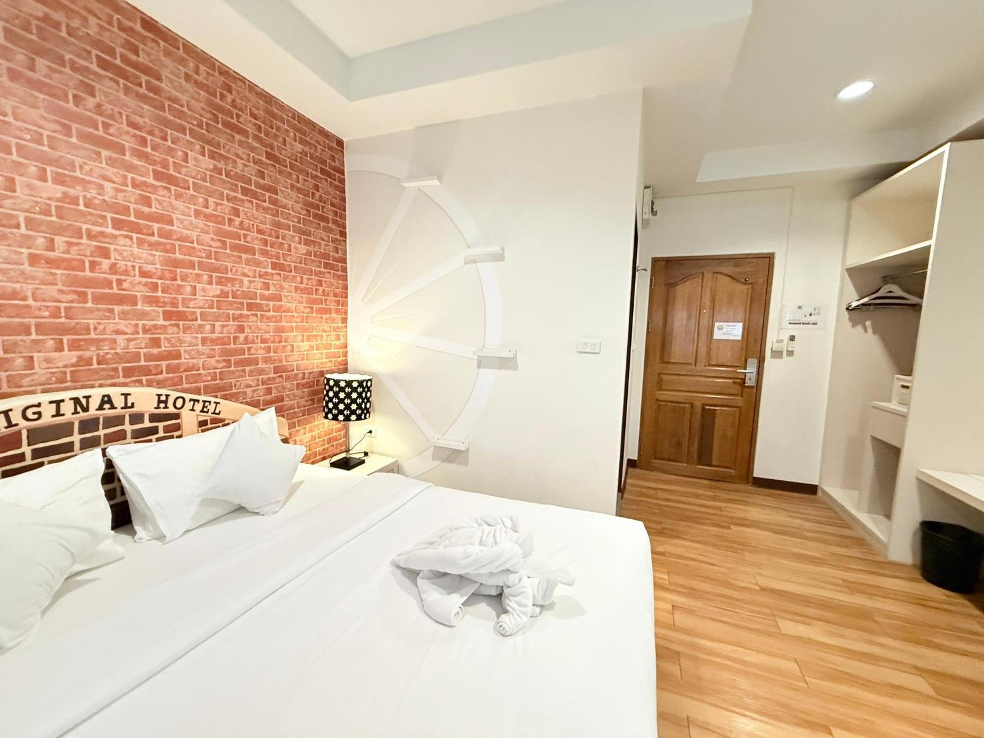 River Loka Hotel 3*