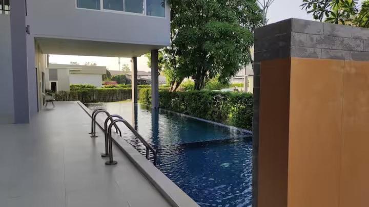 Guest house The Cozy Place 105 Private 3 Beds 3 Baths Lasalle Bangkok