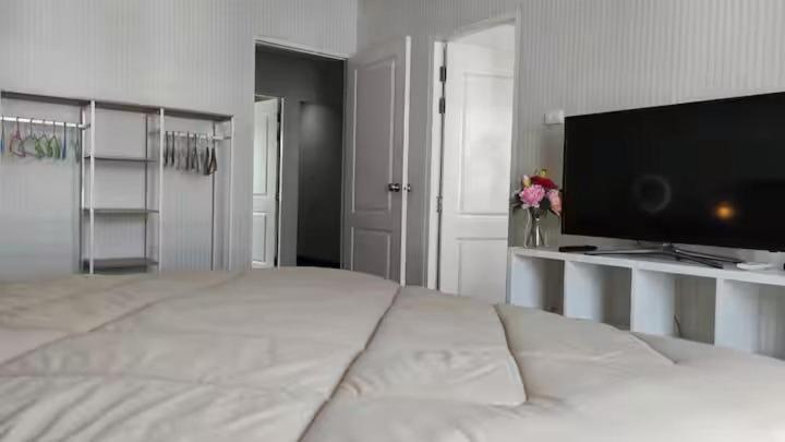 The Cozy Place 105 Private 3 Beds 3 Baths Lasalle Guest house