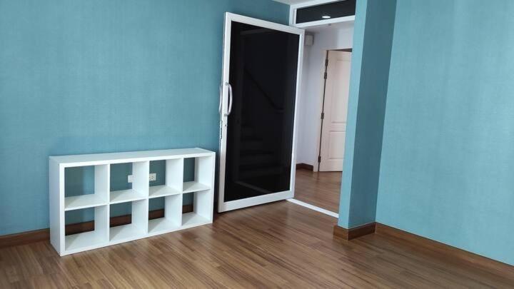 The Cozy Place 105 Private 3 Beds 3 Baths Lasalle Guest house *