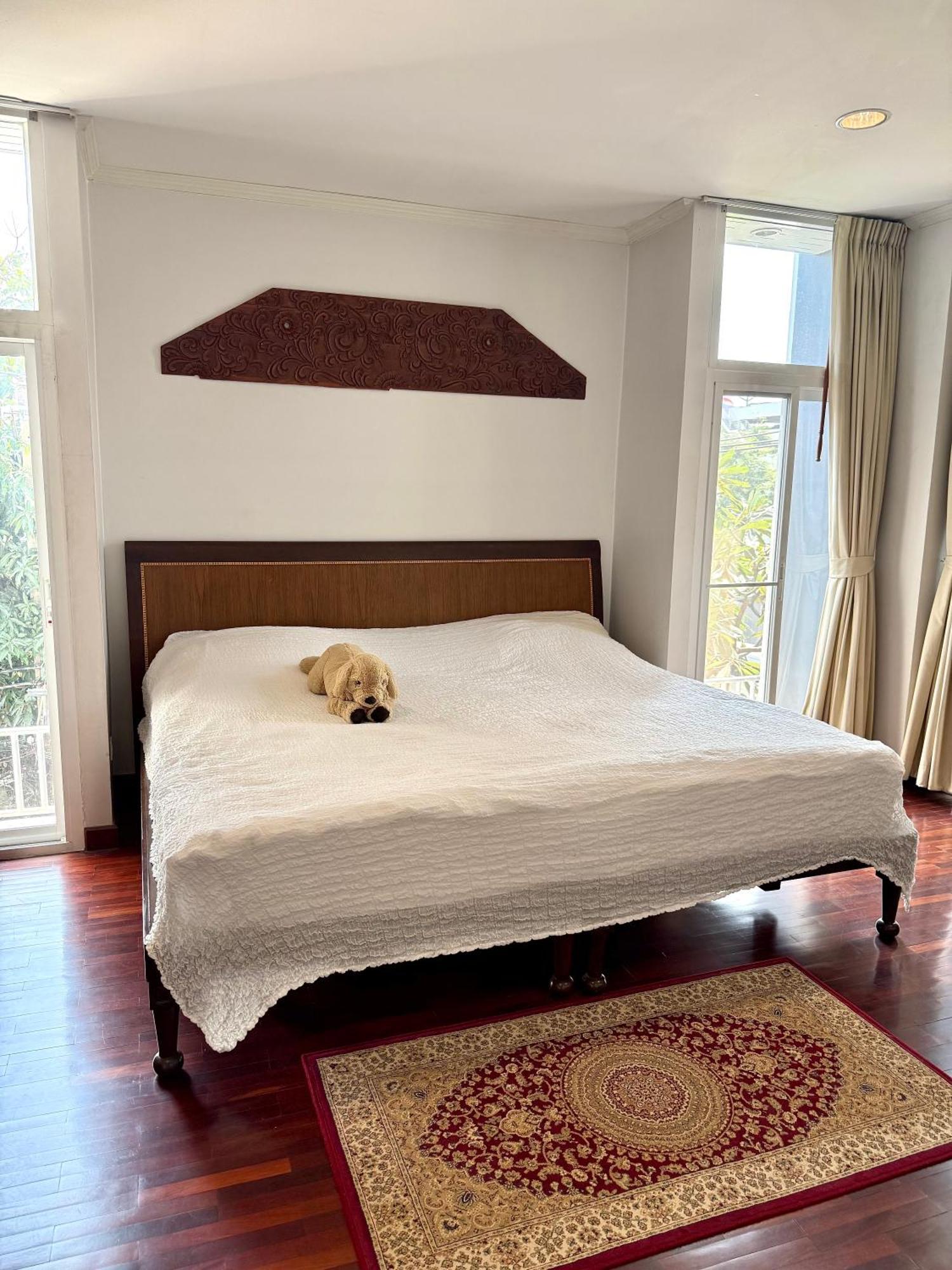 Samsen Spacious 2br Contemporary Thai Style Apartemen