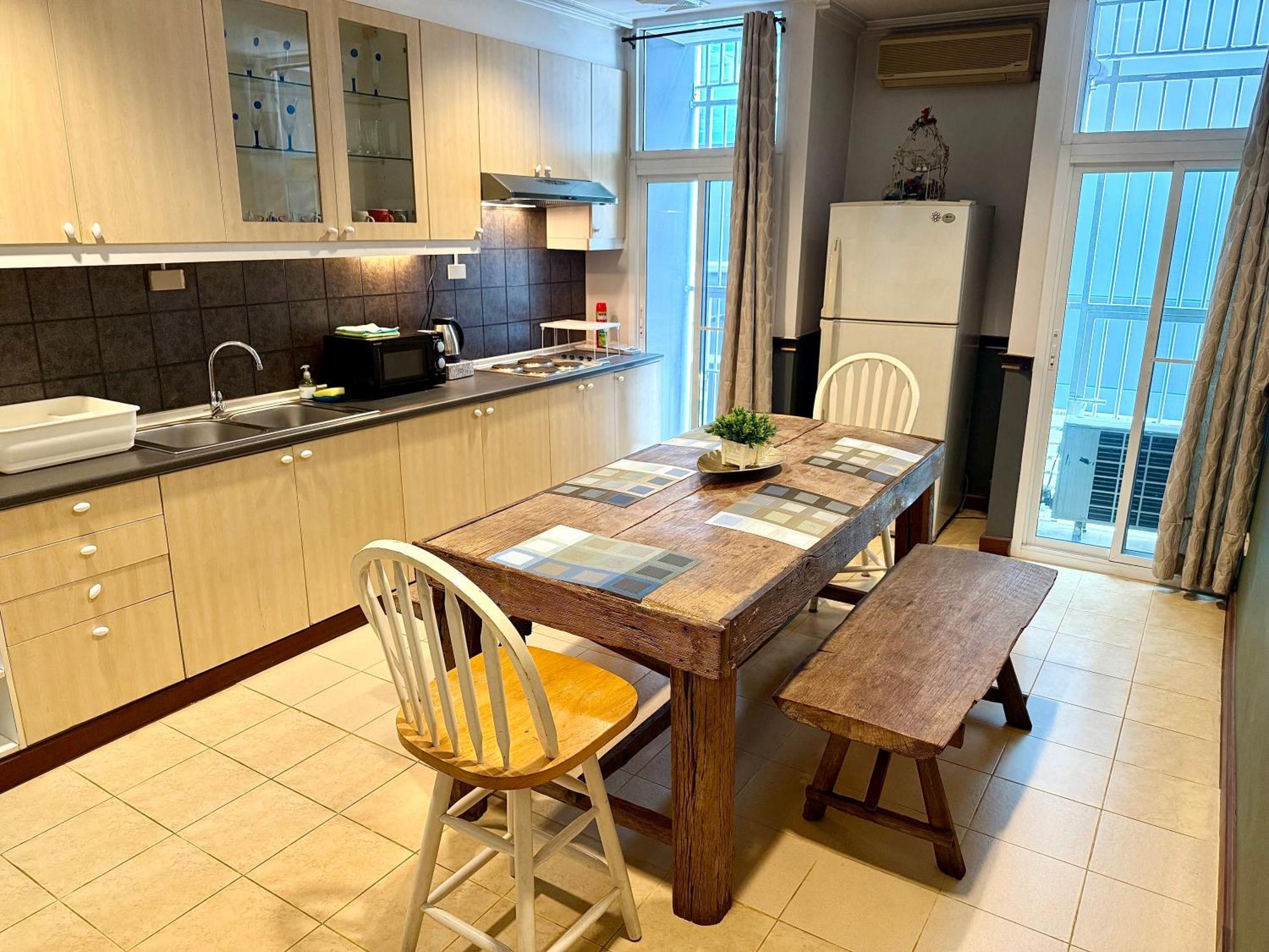 Apartemen Samsen Spacious 2br Contemporary Thai Style *