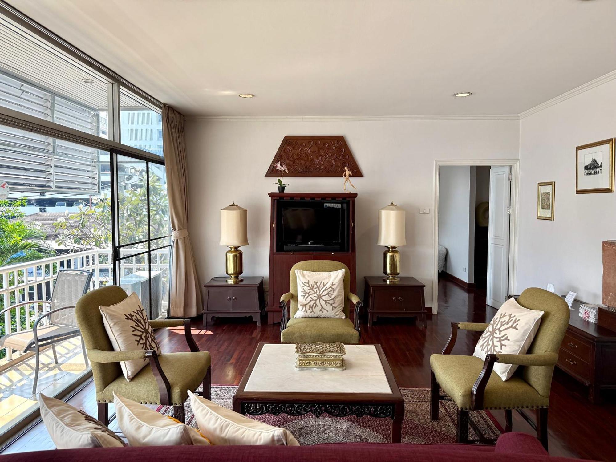 Samsen Spacious 2br Contemporary Thai Style * Bangkok