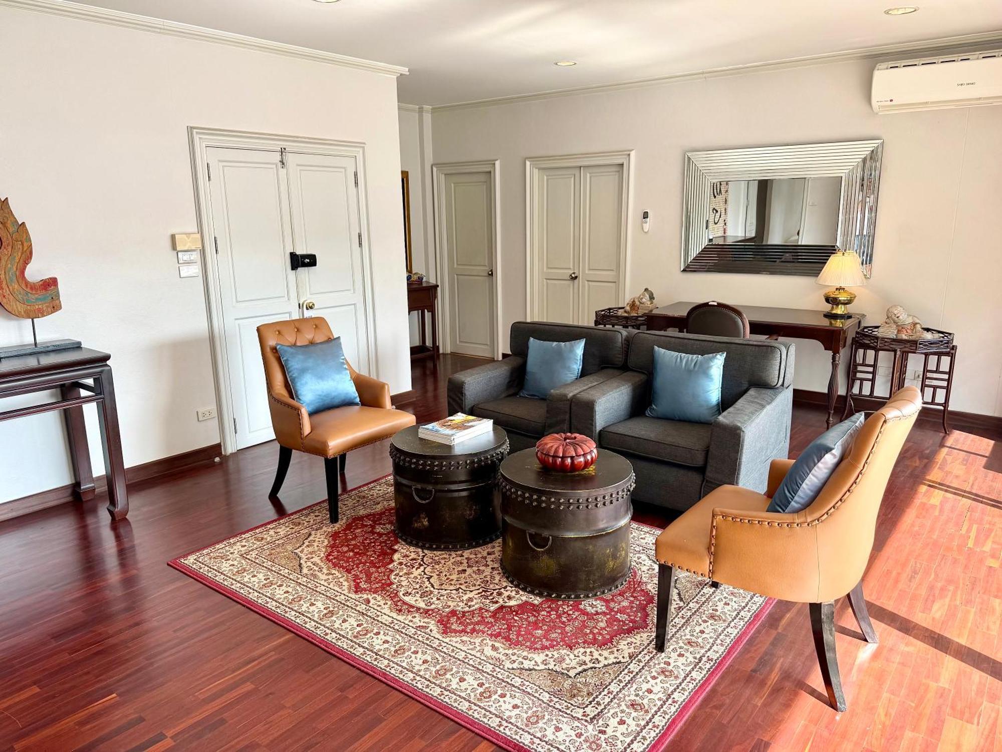 Apartemen Samsen Spacious 2br Contemporary Thai Style *