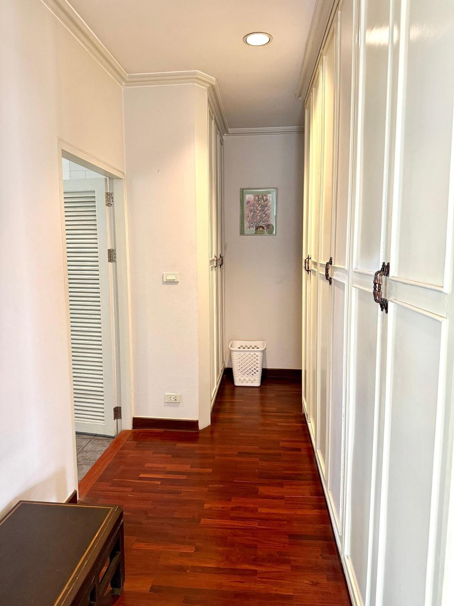 Apartemen Samsen Spacious 2br Contemporary Thai Style *