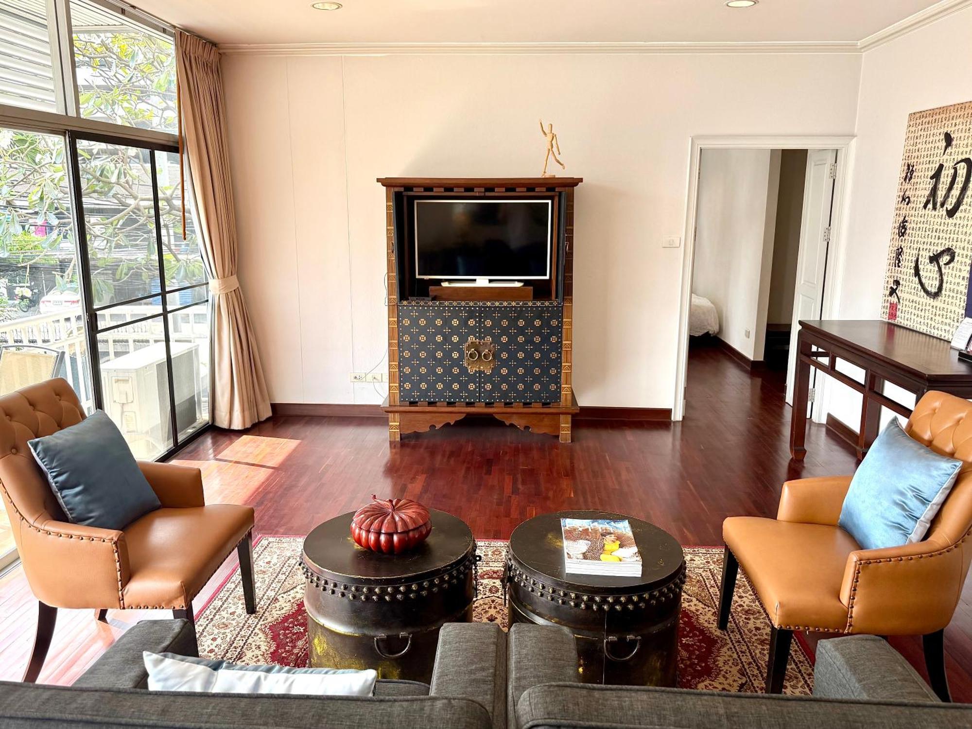 Apartemen Samsen Spacious 2br Contemporary Thai Style