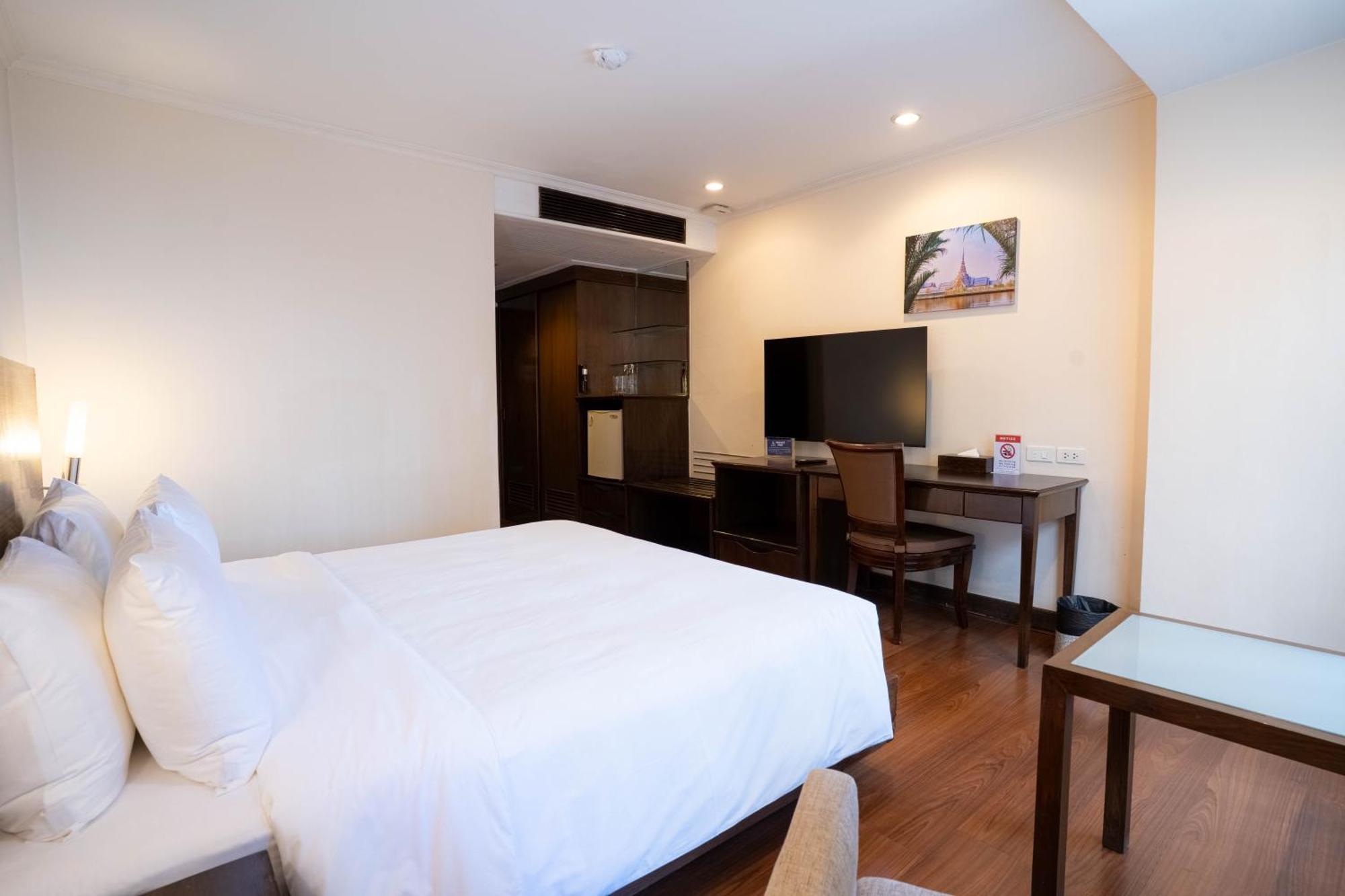 Journeyhub Sukhumvit 26, - Formerly St