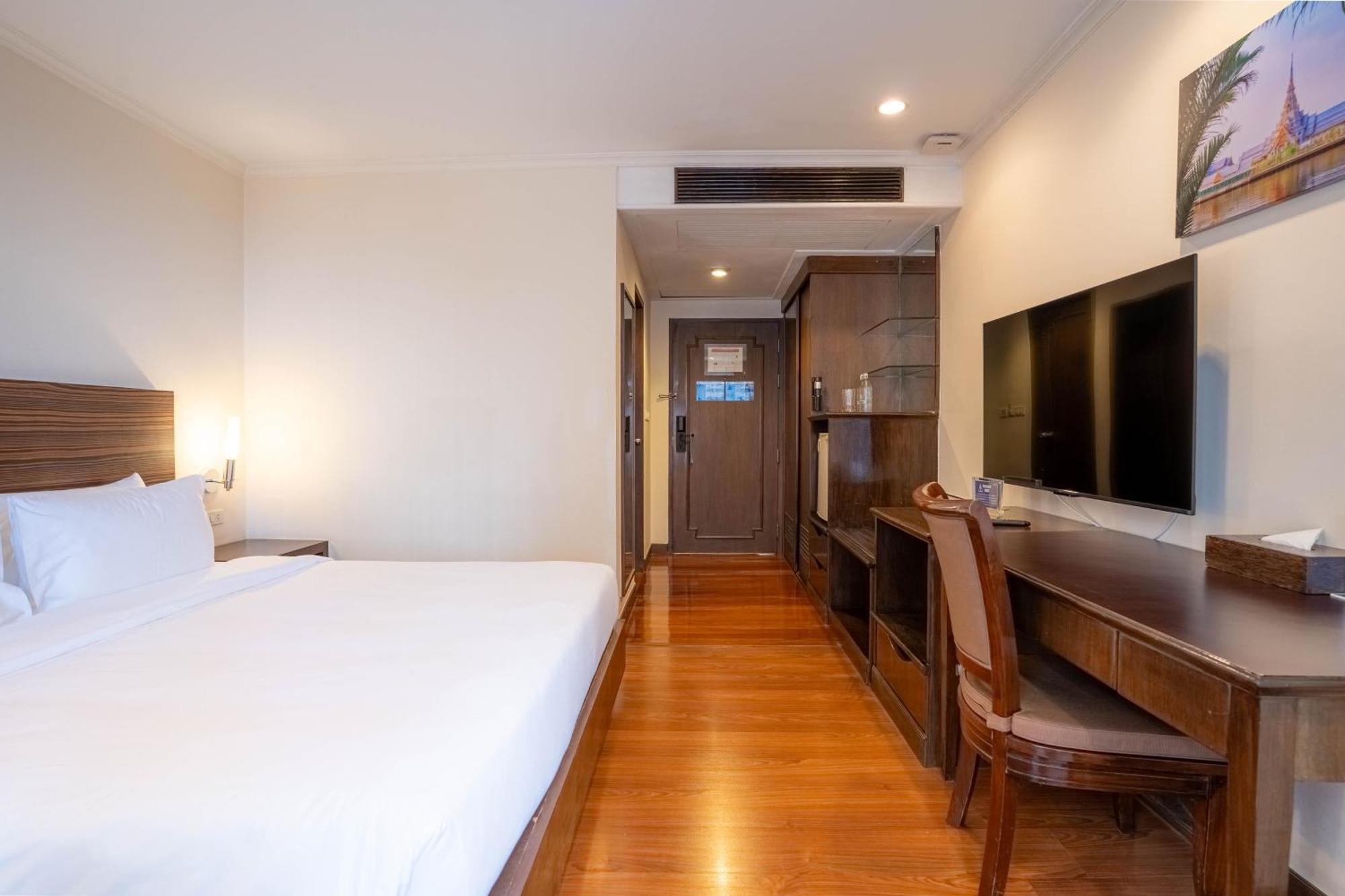 Journeyhub Sukhumvit 26, - Formerly St 4*