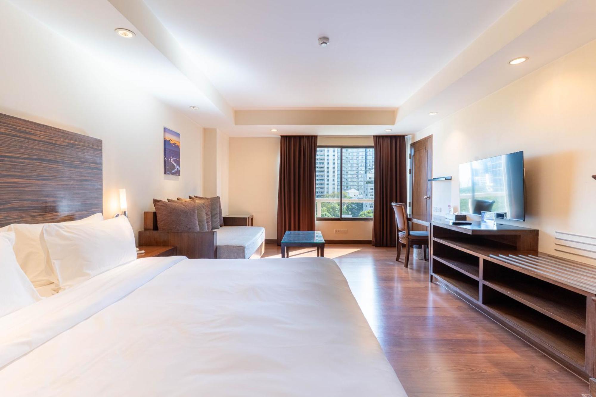 Journeyhub Sukhumvit 26, - Formerly St Hotel Bangkok