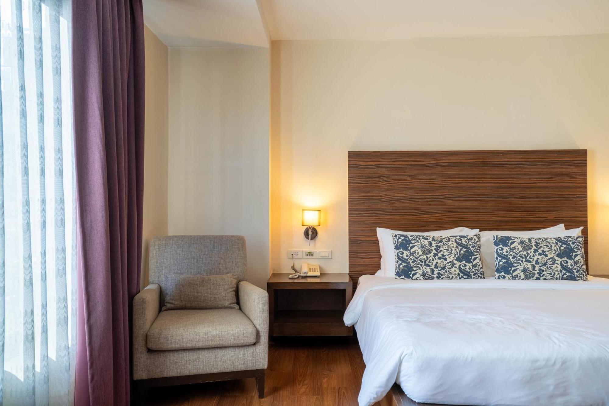 Journeyhub Sukhumvit 26, - Formerly St 4*