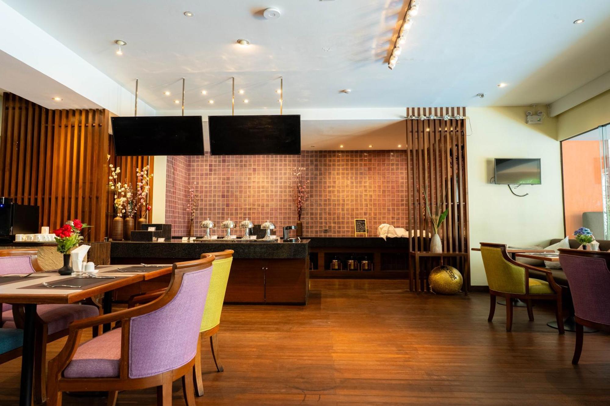 Hotel Journeyhub Sukhumvit 26, - Formerly St 4*