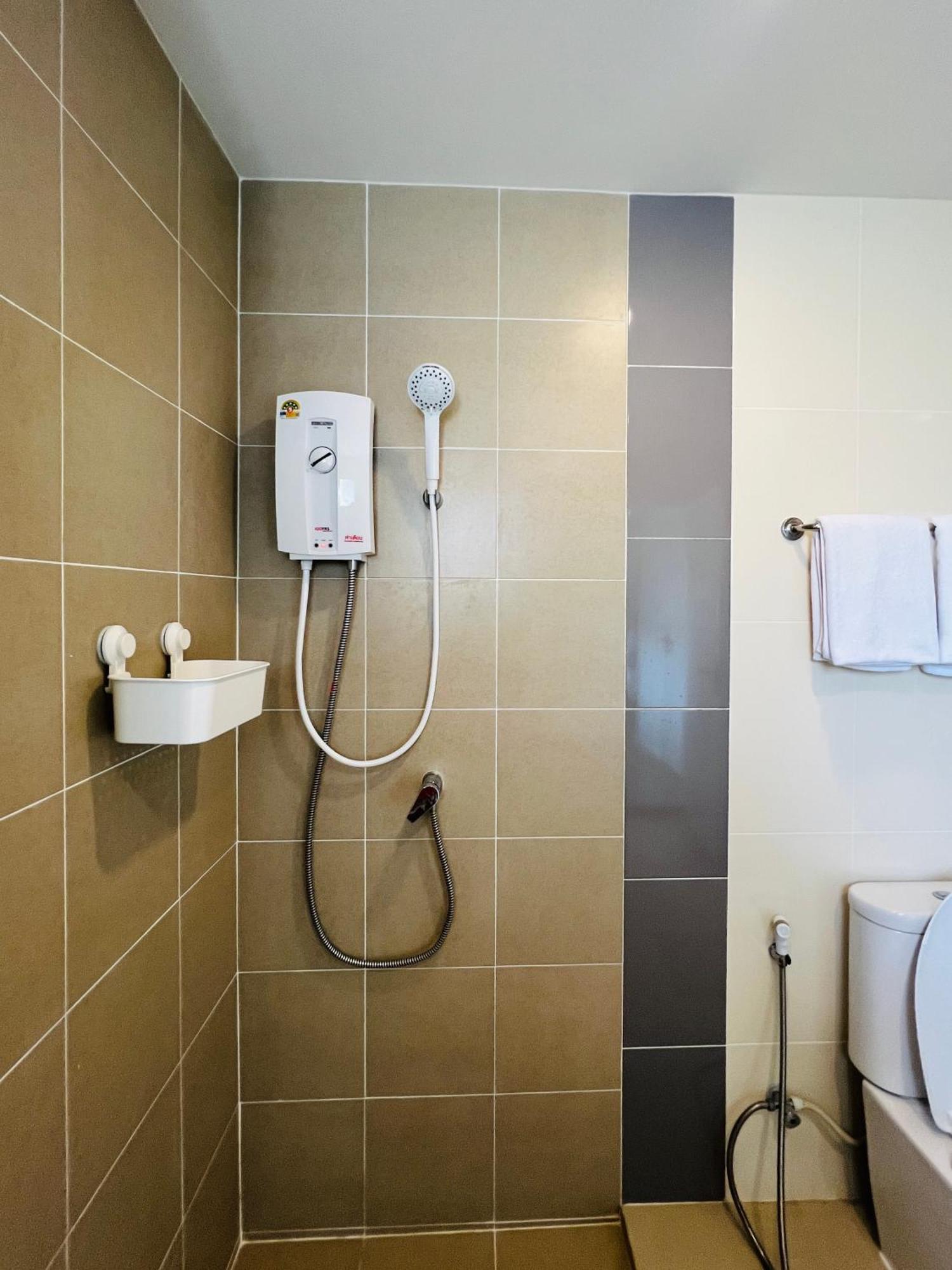 Holiday home Stylish2bd Pool&gym Near Airport