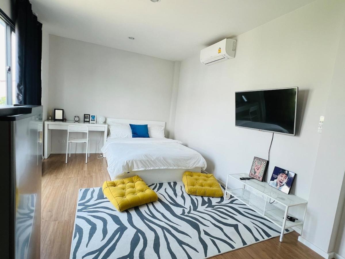 Holiday home Stylish2bd Pool&gym Near Airport *