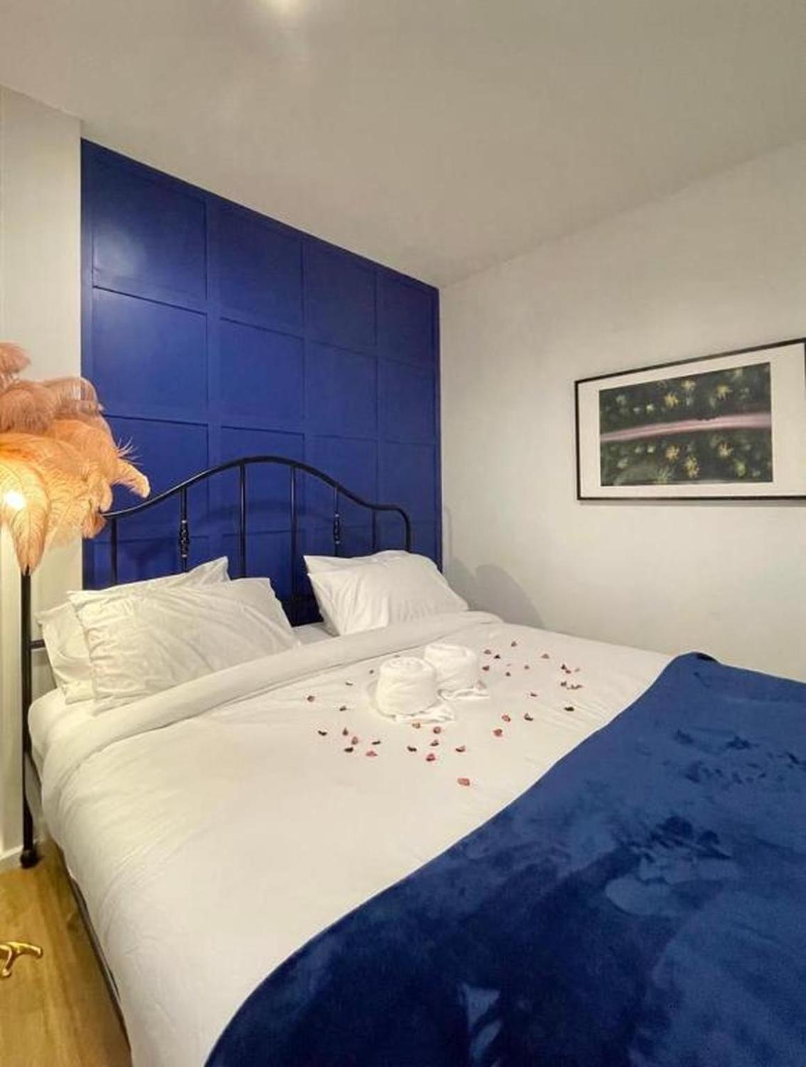Stylish2bd Pool&gym Near Airport Holiday home