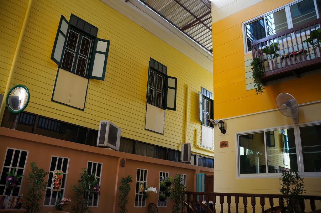 Samsen Sam Place Homestay *