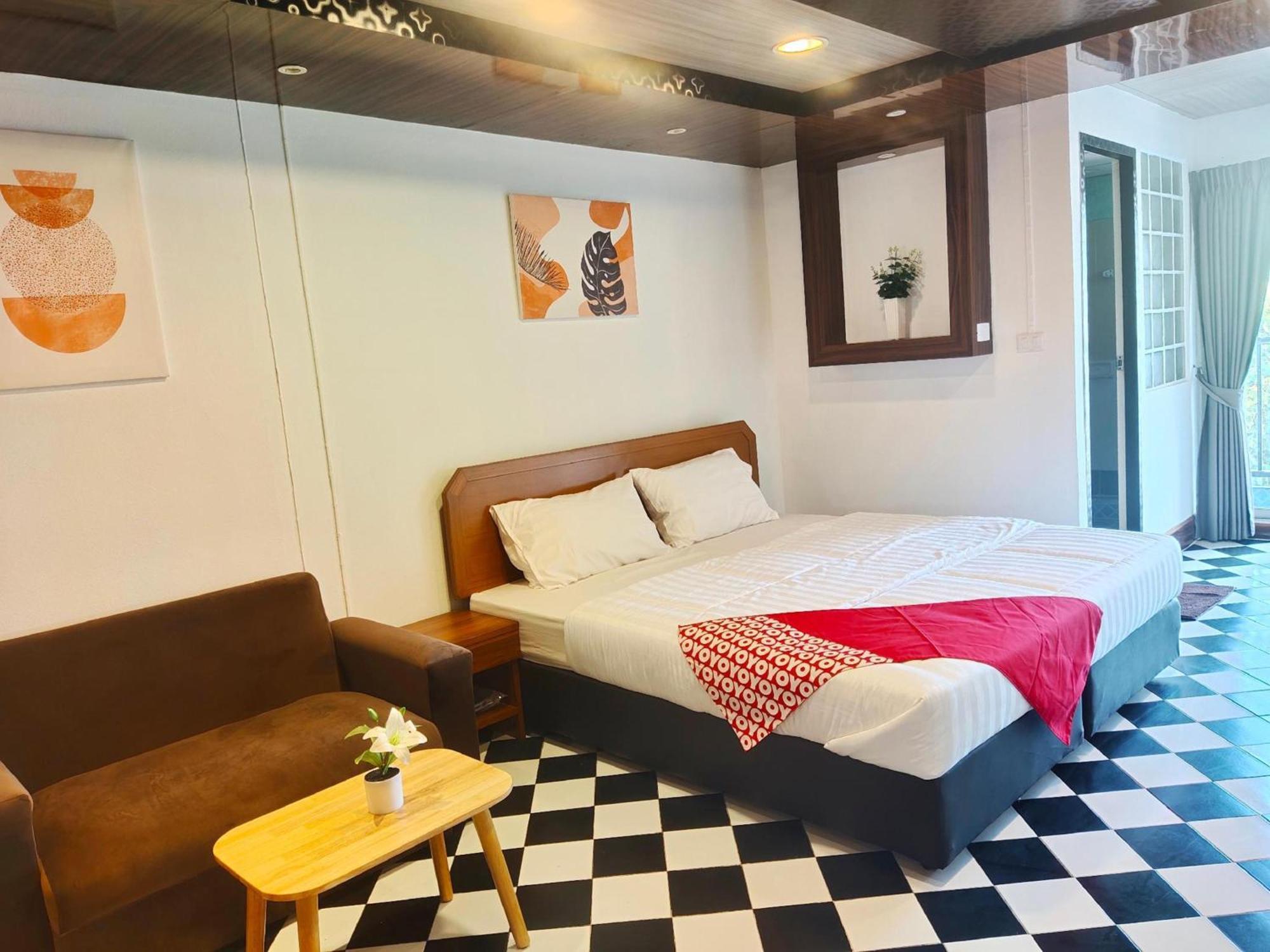 Oyo 75446 Travis Inthamara 49 Bangkok
