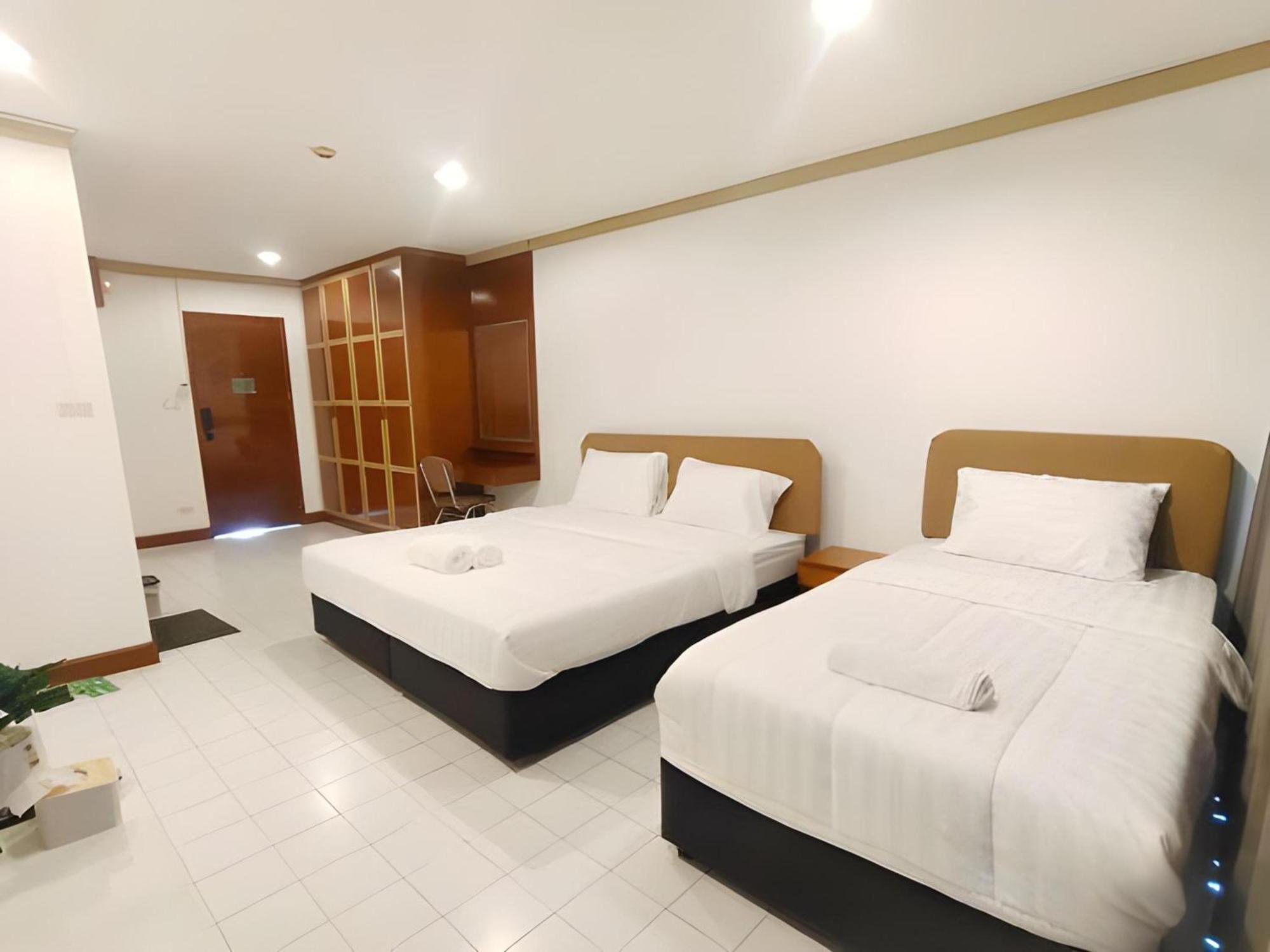 Oyo 75446 Travis Inthamara 49 Bangkok