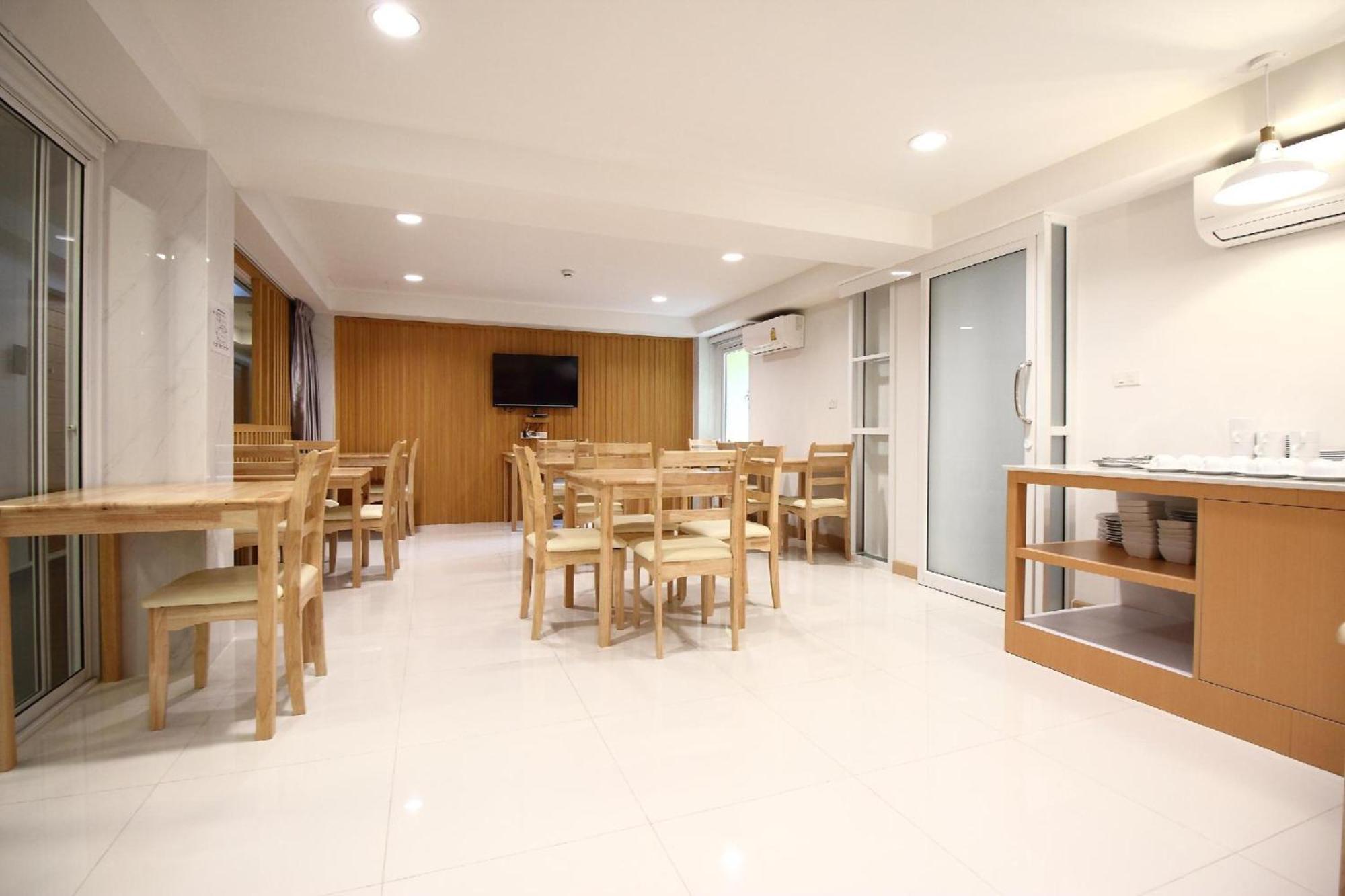 Hotel Super Oyo 483 Pannee Khaosan 2*
