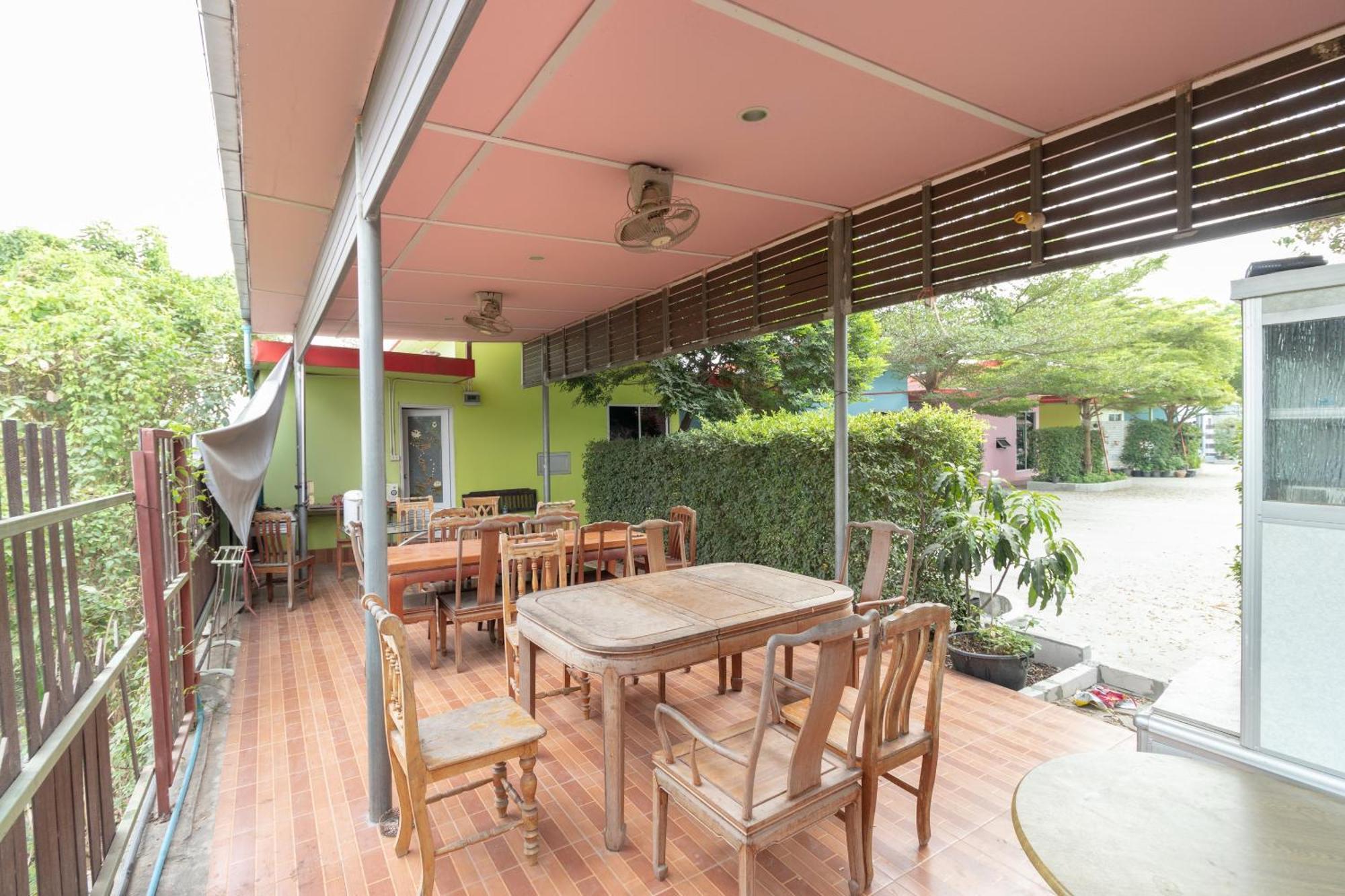 Oyo 644 Pong Pai House Hotel 2*