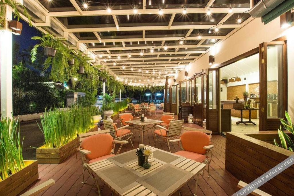 De Moc Bangkok