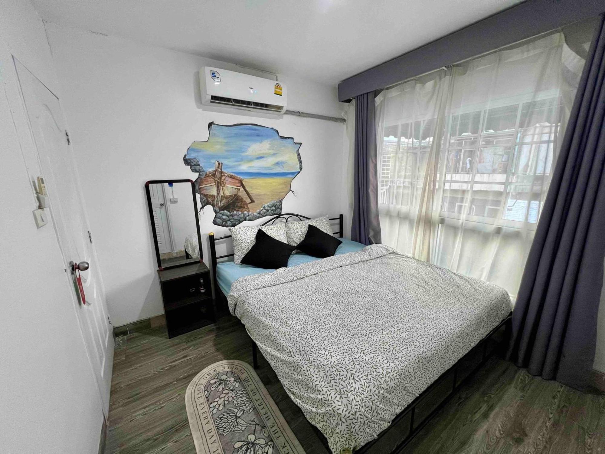 Comfy Crib * Bangkok