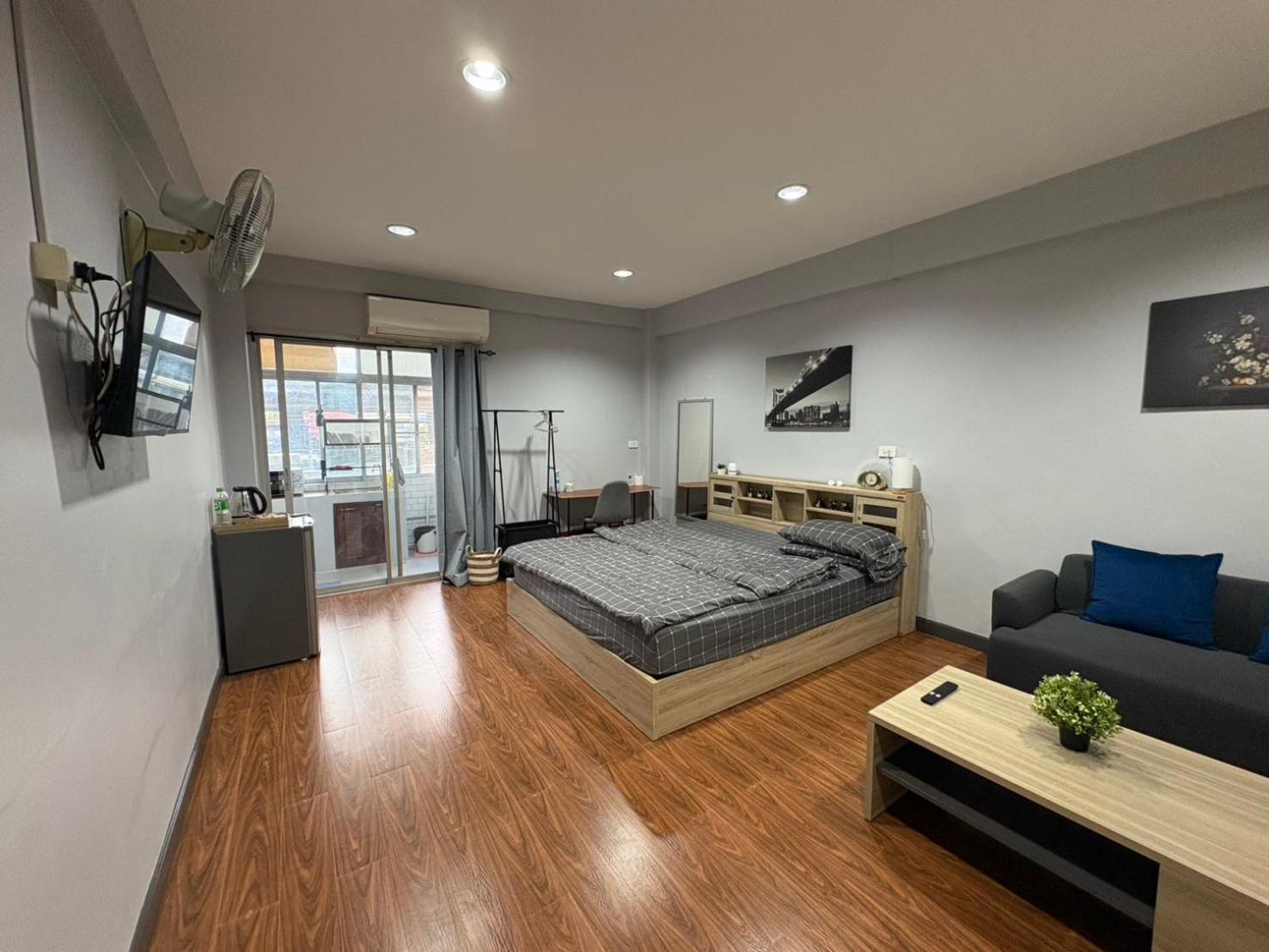 Grey Rama Iii Apartment *
