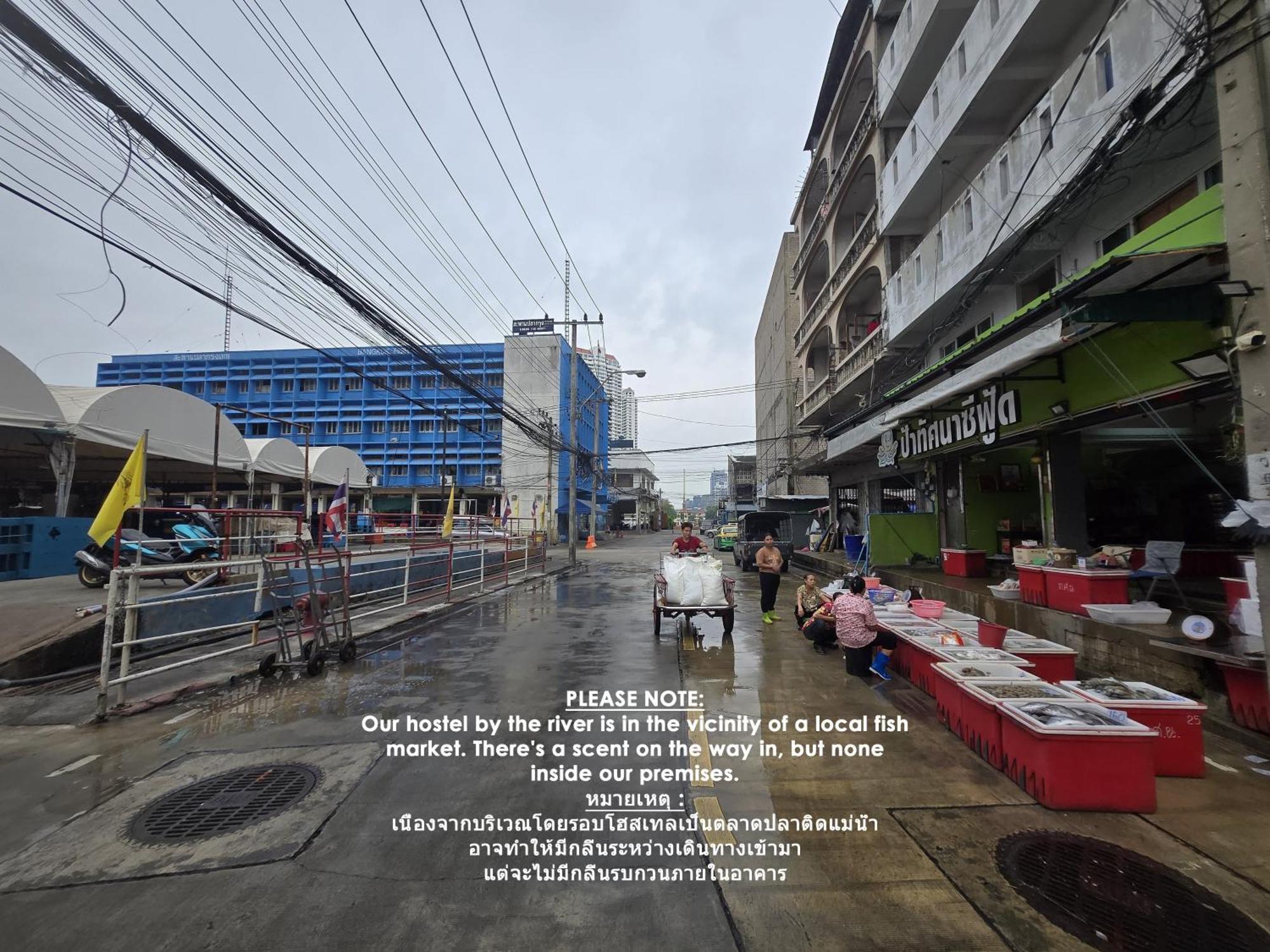 Asrama Beat Warii At Chaophraya River