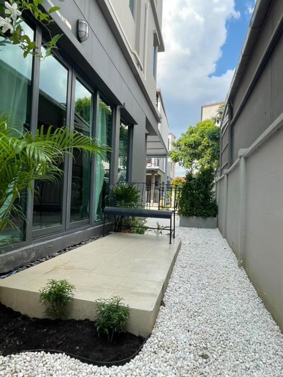 Stylish2bd Pool&gym Near Airport *