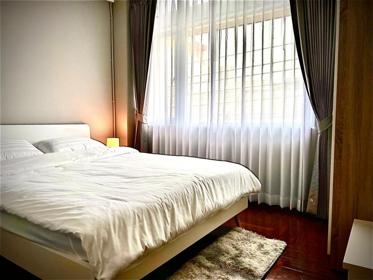 The Circle 4 *